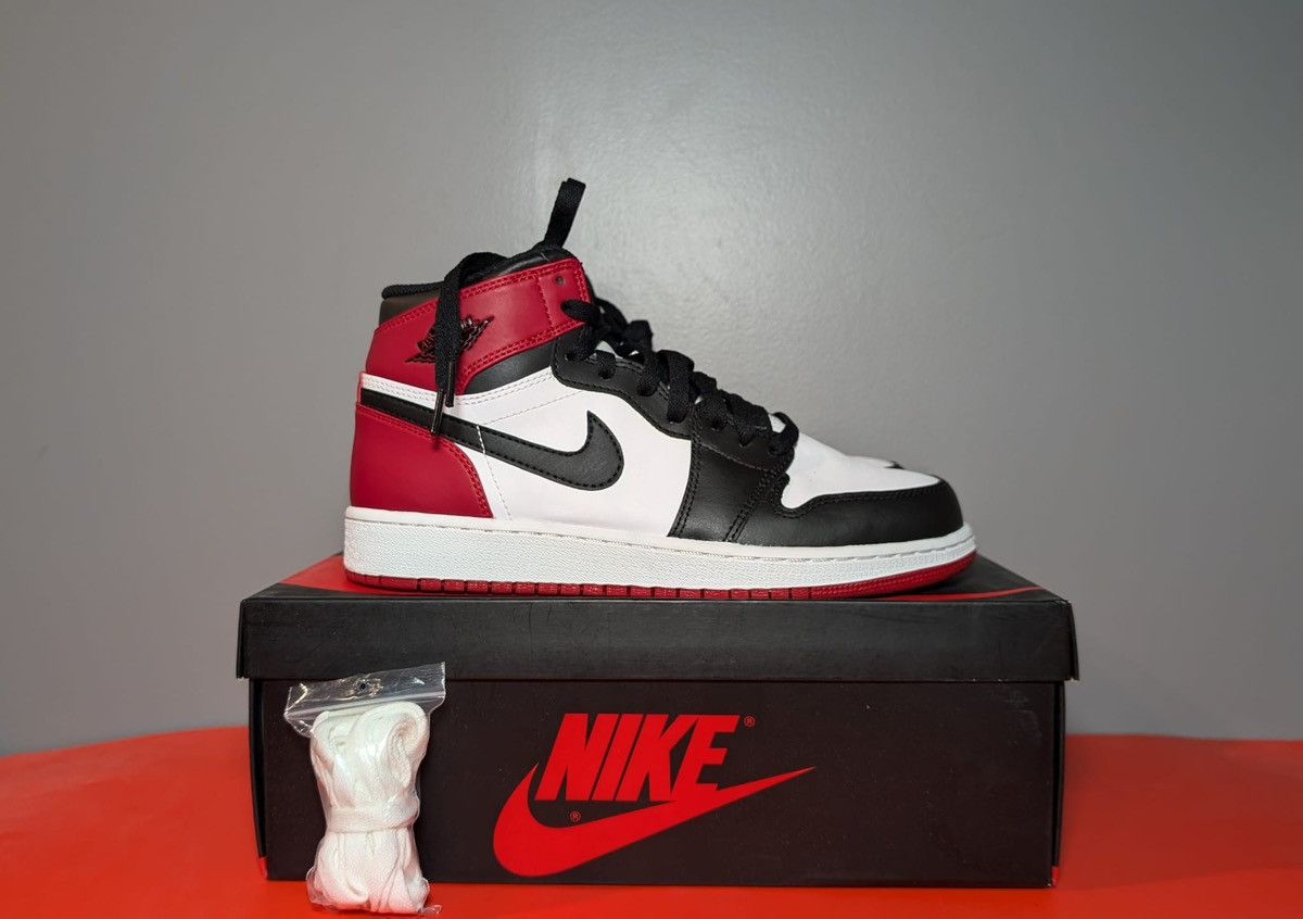 Jordan Brand Size 6Y - Air Jordan 1 Retro High OG Black Toe Size US 6 / EU 39 - 1 Thumbnail