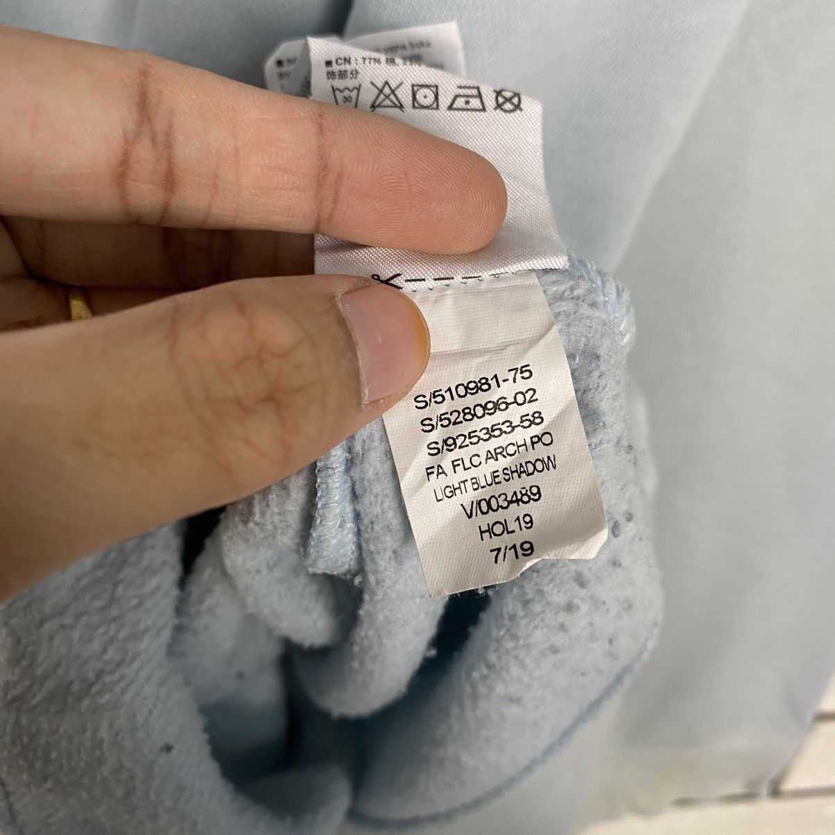 Japanese Brand 📌Baby Blue Gap Hoodie Pull Over Embroidery Size US L / EU 52-54 / 3 - 23 Thumbnail