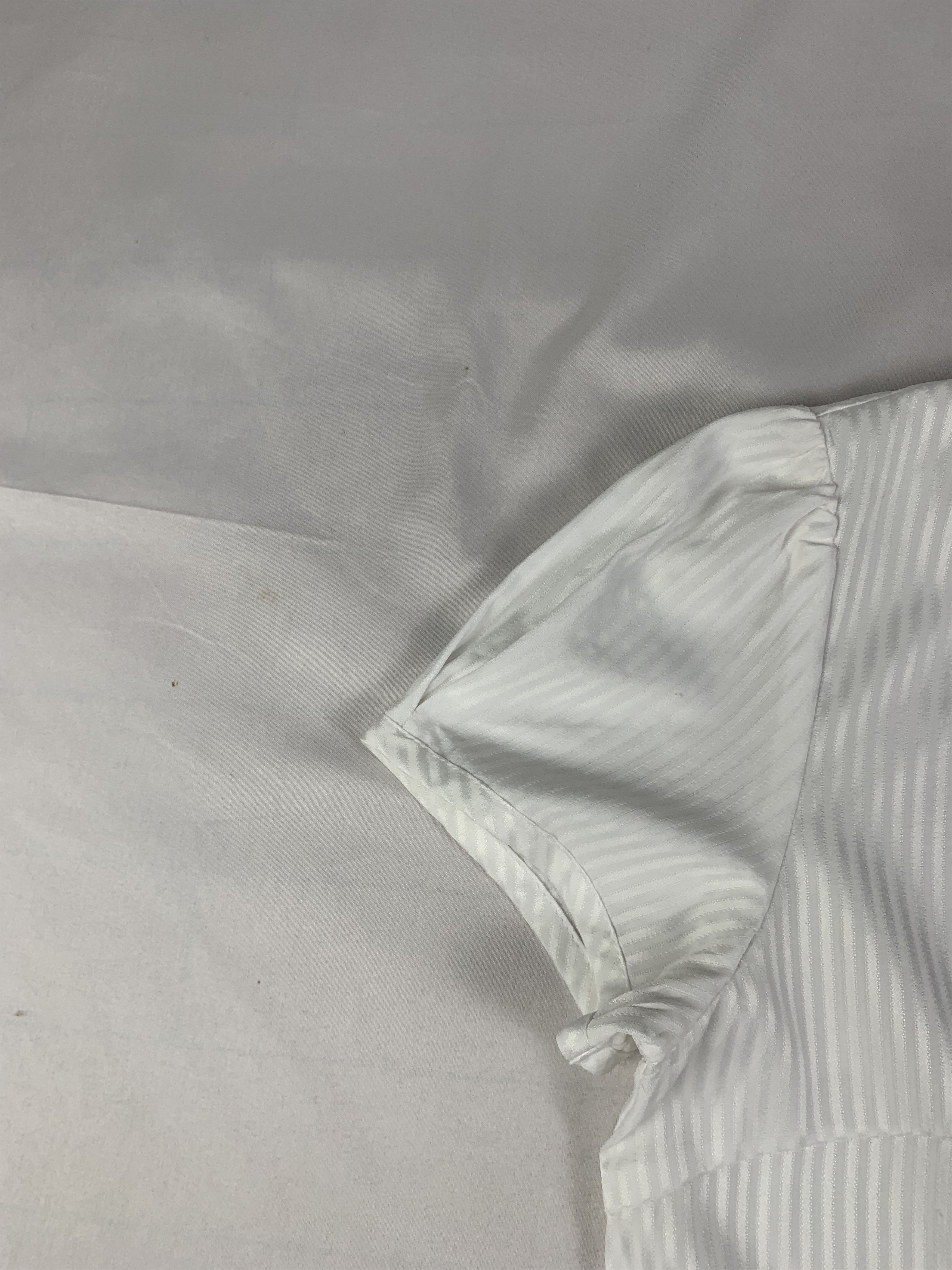 Japanese Brand Cosa de Ver White Pinstripe Ruffle Blouse (M) Size M / US 6-8 / IT 42-44 - 5 Thumbnail