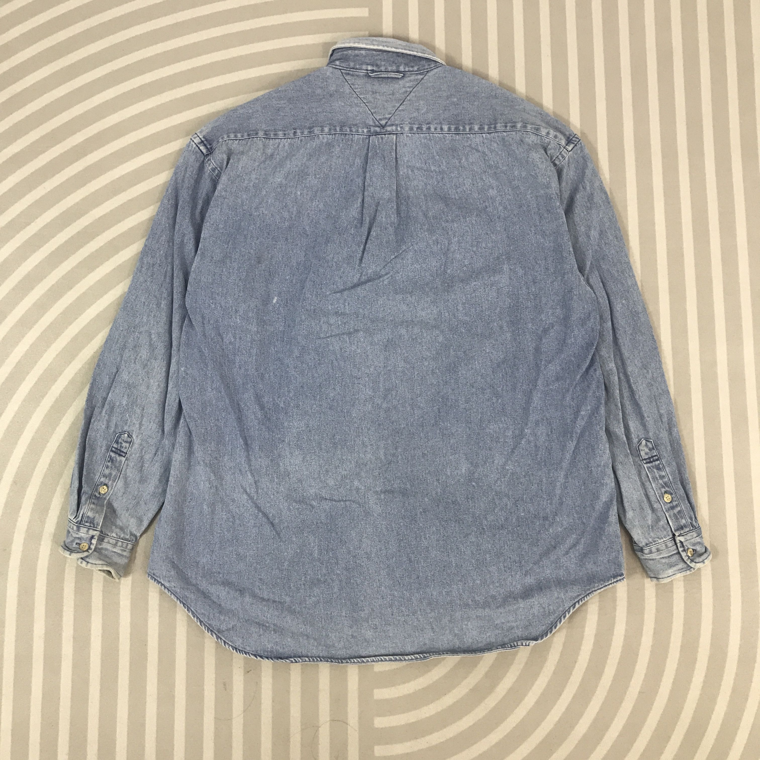 Tommy Hilfiger Vintage Tommy Hilfiger denim button up shirt K44B58 Size US L / EU 52-54 / 3 - 3 Thumbnail