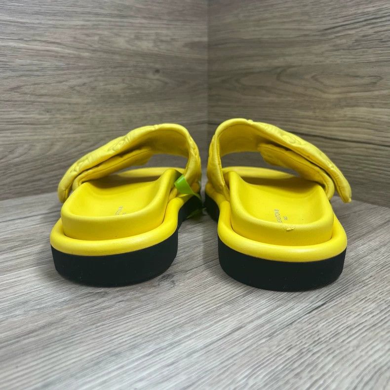 Louis Vuitton Louis Vuitton Yellow embossed slipper Size US 4.5 / IT 34.5 - 4 Thumbnail