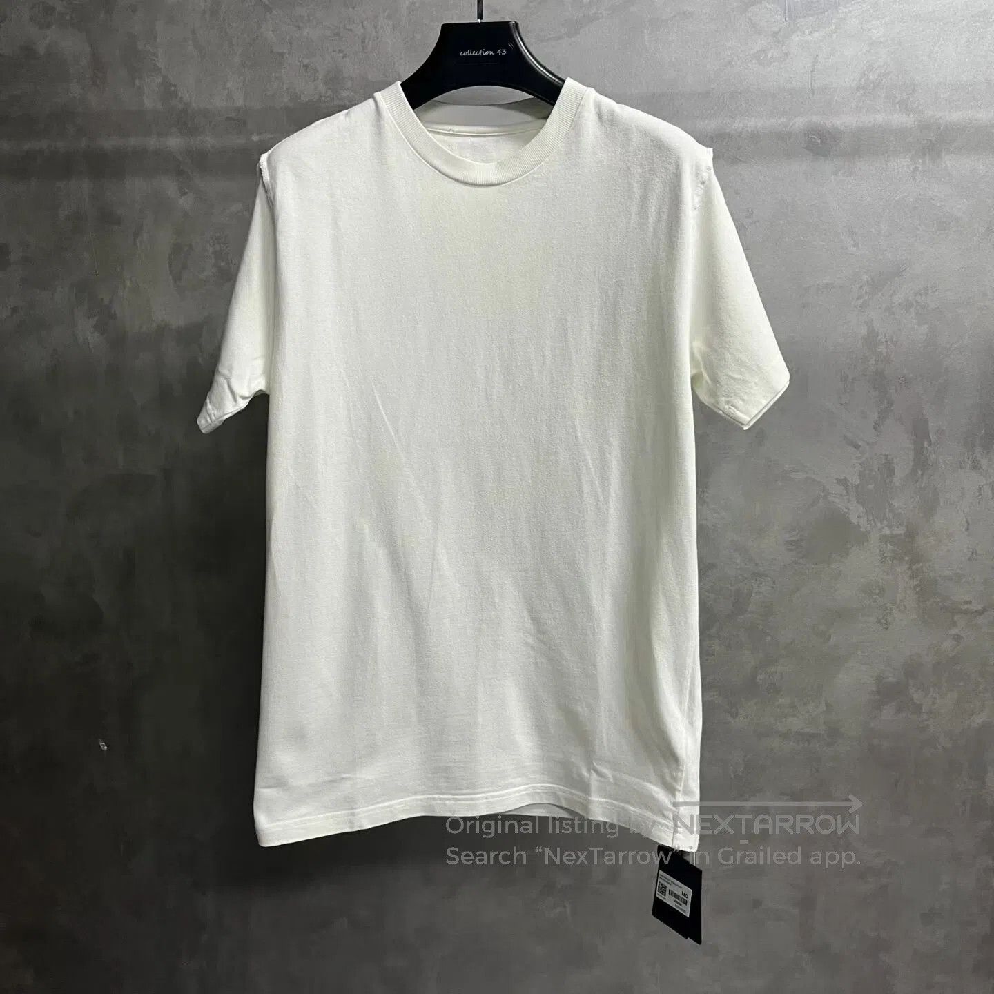 Louis Vuitton Louis Vuitton White, solid-color round-necked short-sleeve Size US M / EU 48-50 / 2 - 1 Thumbnail