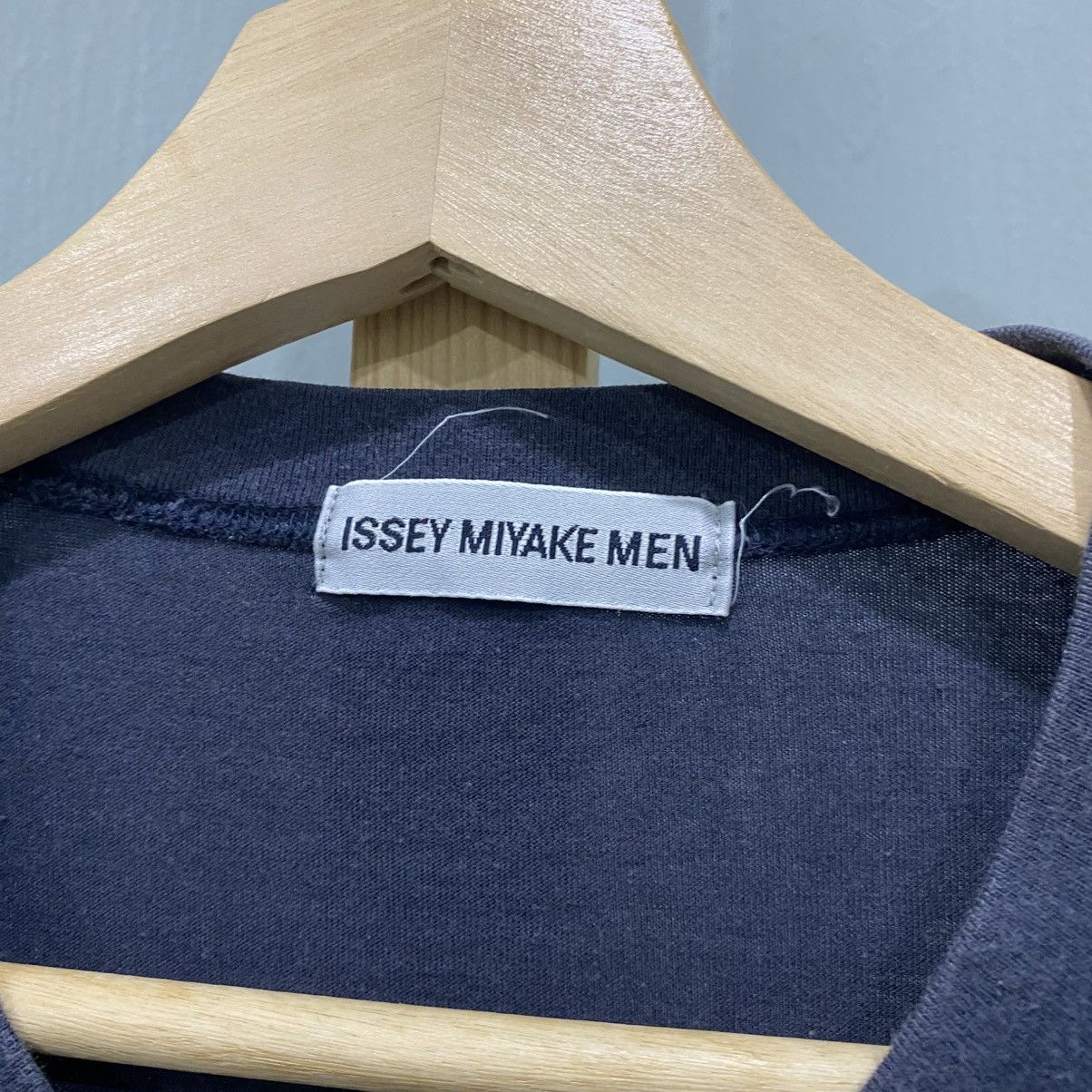 Issey Miyake Vintage Issey Miyake Men Navy Blue V-Neck T-Shirt Size US M / EU 48-50 / 2 - 8 Thumbnail
