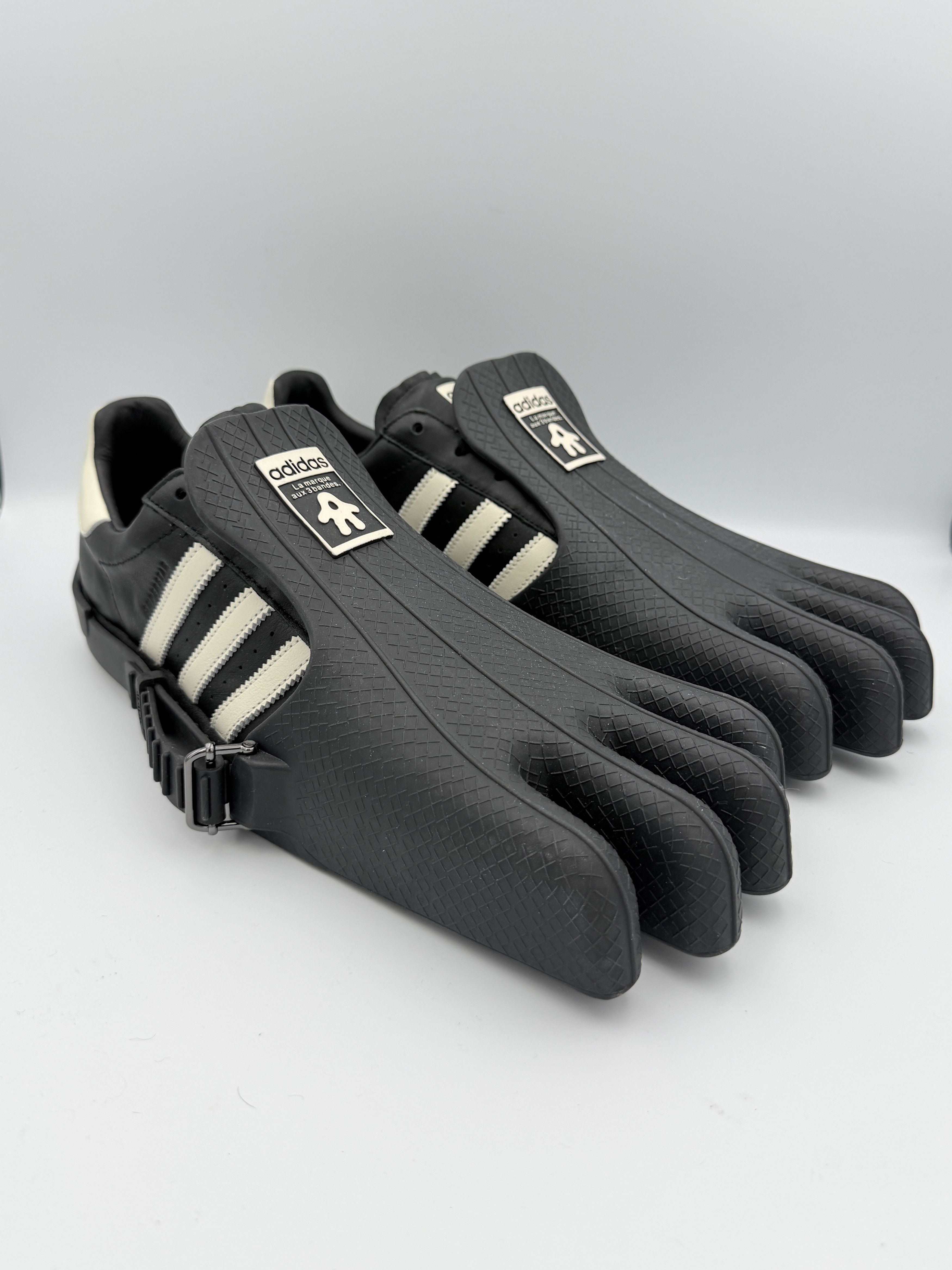 AVAVAV AVAVAV adidas Superfinger Superstar Black Size US 9.5 / EU 42-43 - 1 Thumbnail