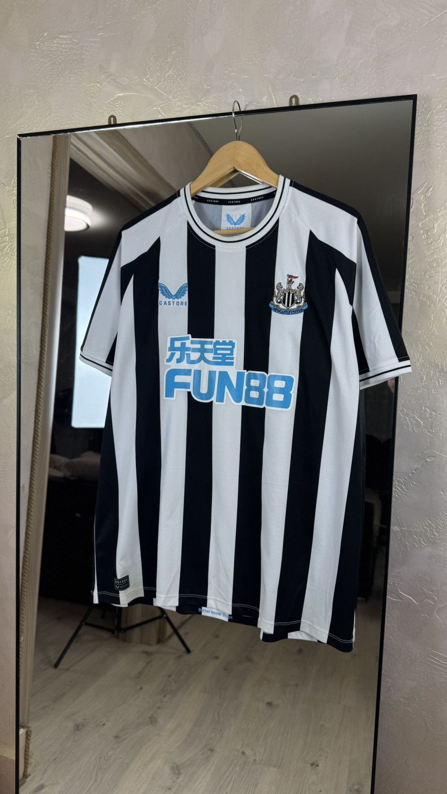 Castore Newcastle Castore Pro Jersey – Tech Fabric & Iconic Stripes Size US XXL / EU 58 / 5 - 1 Thumbnail