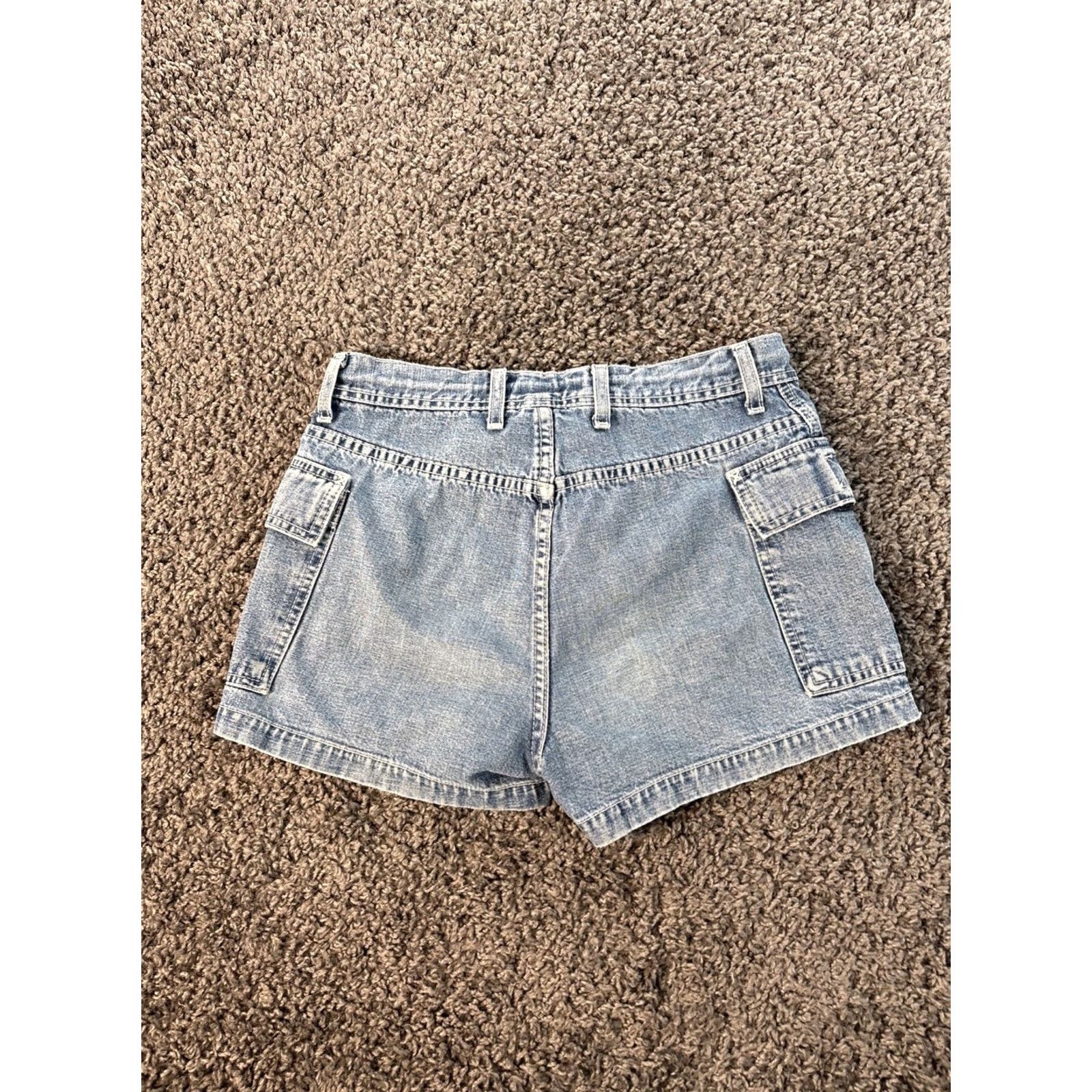 Abercrombie & Fitch VINTAGE Abercrombie Shorts Womens 28 Low Rise Light Wash Denim Cargo USA 28in Cotton Jeans Womens Size 28" / US 6 / IT 42 - 7 Thumbnail