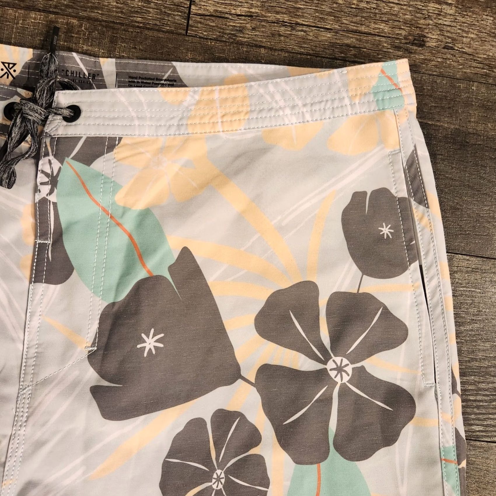 Roark Roark The Chiller Board Shorts Mens 36 Swim Bottom Hawaiian AOP Floral Multicolor Beach Lifeguard Recreational Back Pocket Comfortable Fit Mens Size US 36 / EU 52 - 3 Thumbnail