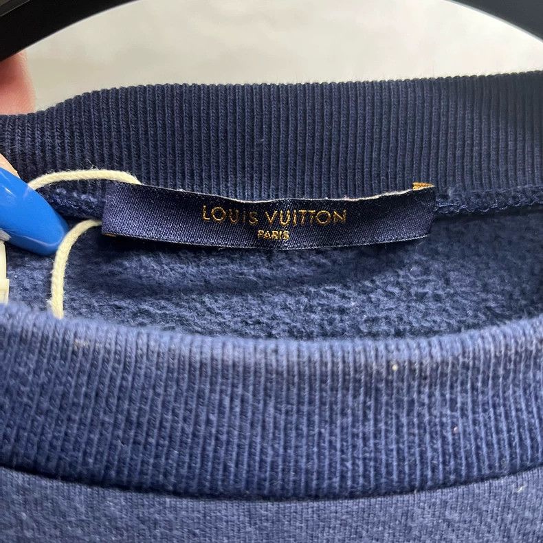 Louis Vuitton Louis Vuitton Navy logo embroidered classic pullover crew n Size US XXL / EU 58 / 5 - 2 Thumbnail