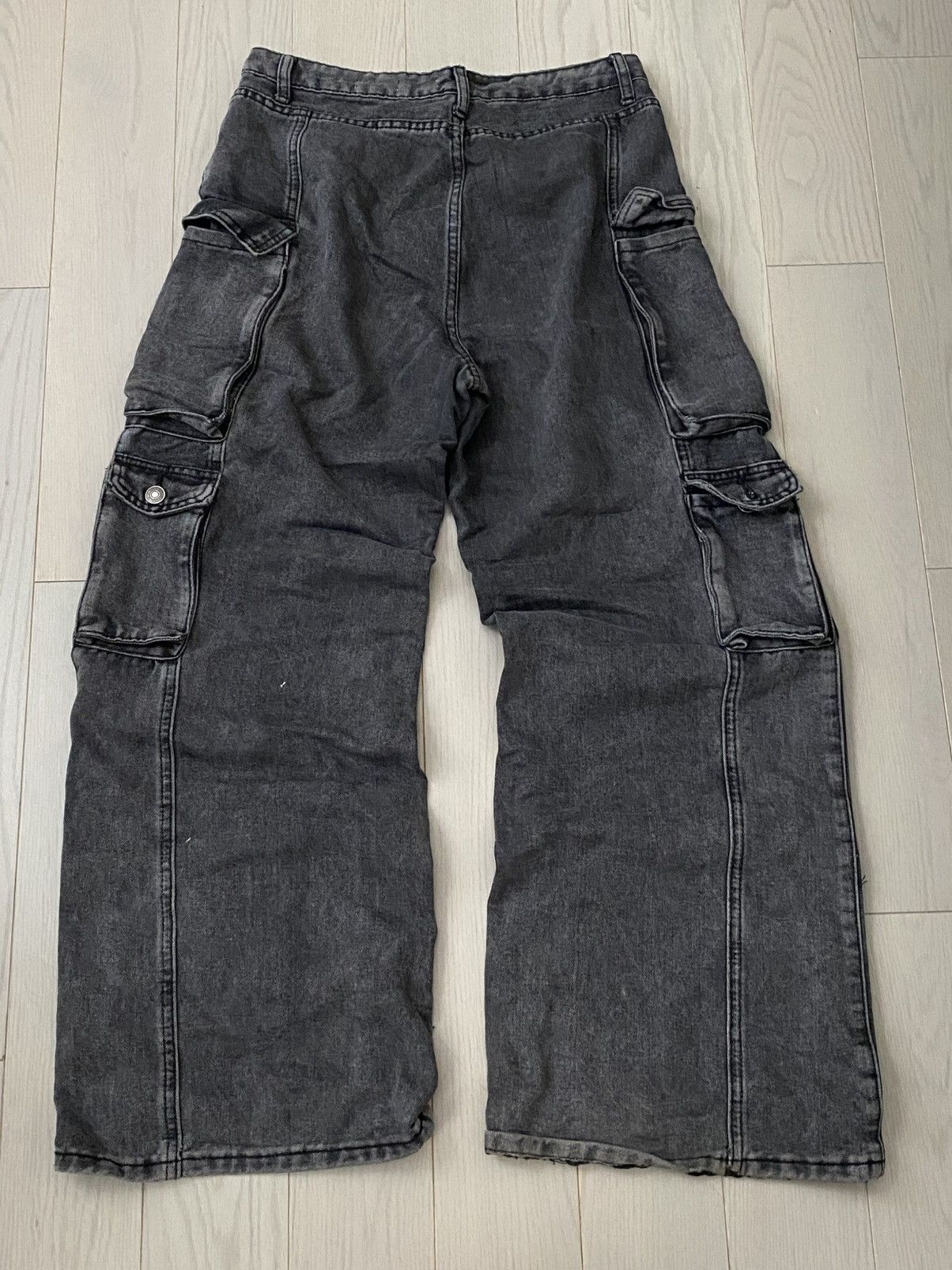 Forever 21 Forever 21 women’s black Cargo jeans Size 28" / US 6 / IT 42 - 2 Thumbnail