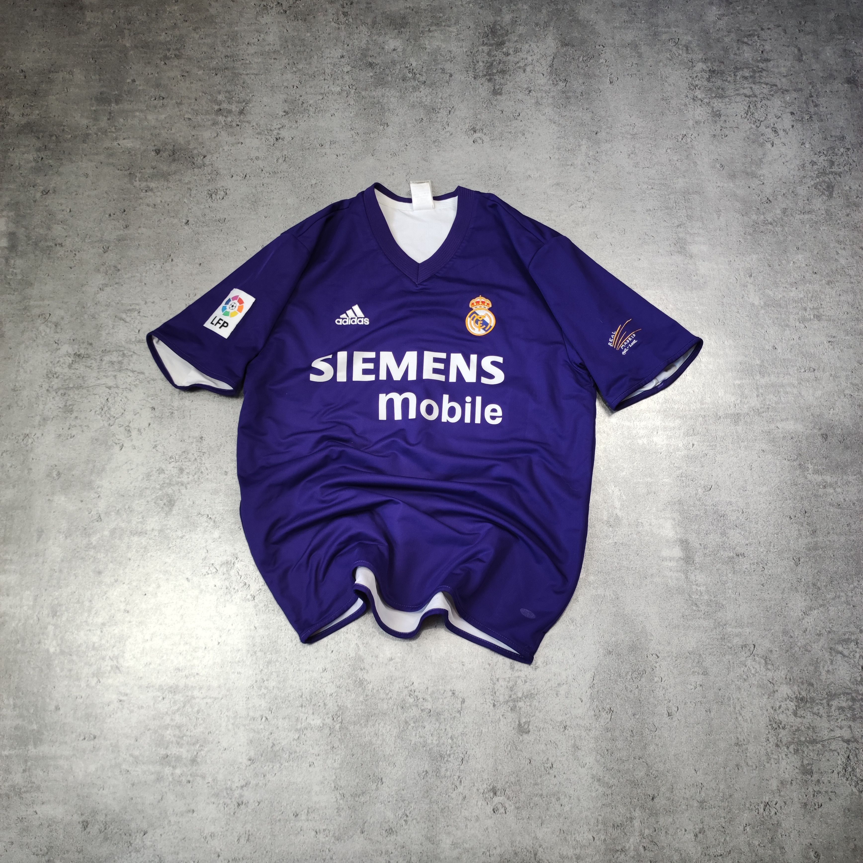 Vintage RARE Real Madrid Vintage 2002 Doublesided Third Jersey Size US M / EU 48-50 / 2 - 1 Thumbnail