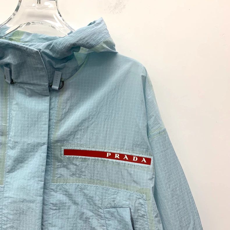 Prada Prada Blue and red label hooded long-sleeved windbreaker ja Size S / US 4 / IT 40 - 3 Thumbnail
