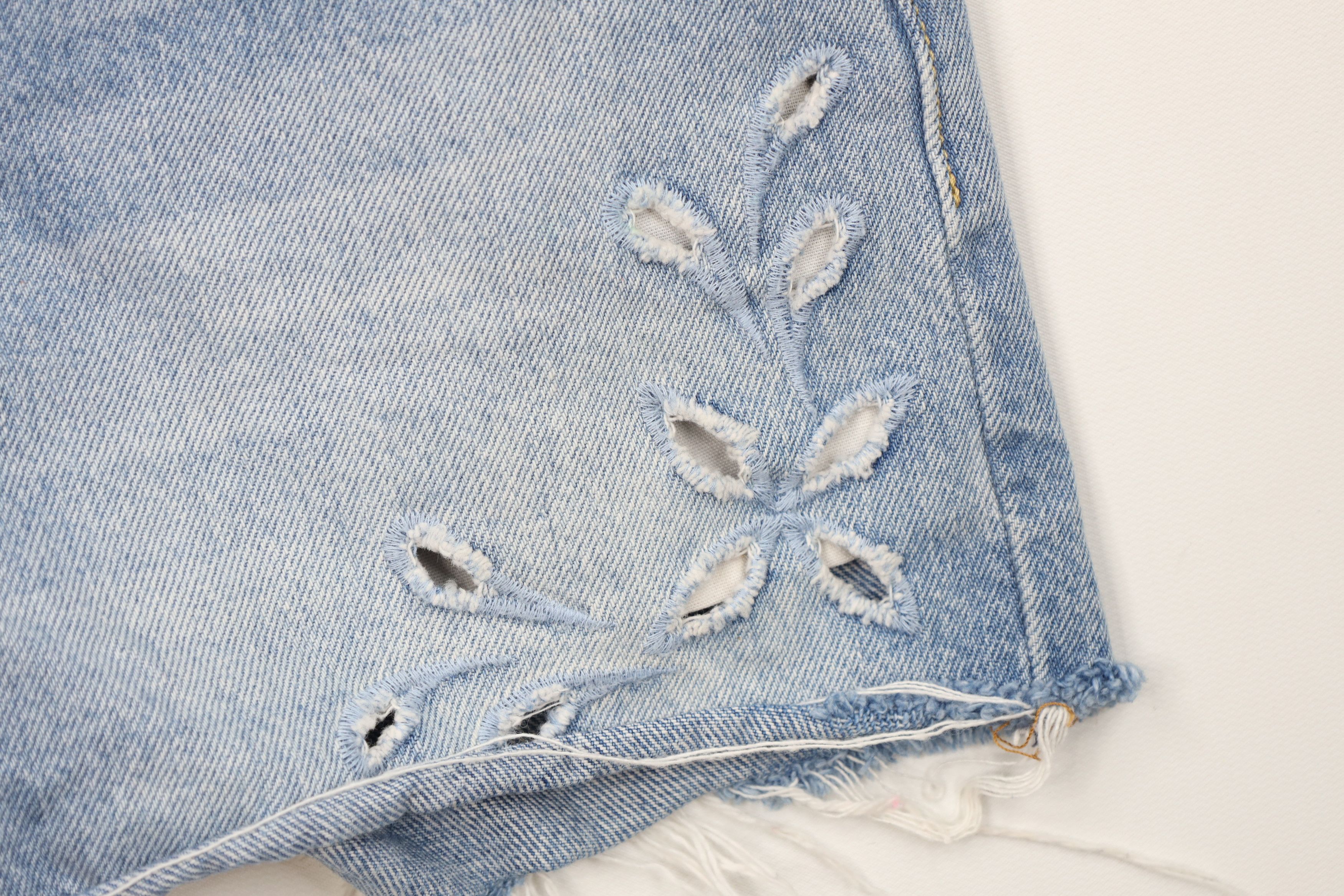Levi's Vintage Y2K Levis 501xx Fly Flower Cut Off Denim Jean Shorts Size 24" / US 00 / IT 34 - 5 Thumbnail