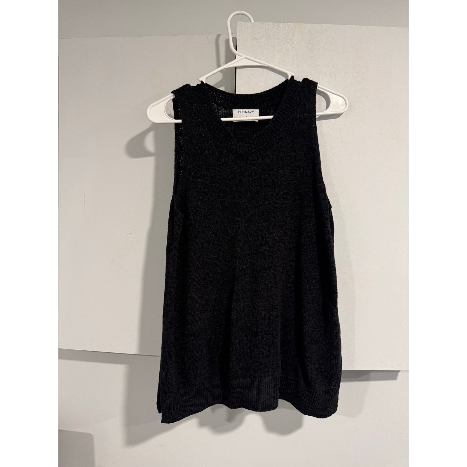 Old Navy Old Navy Lightweight Knit Sleeveless Sweater Tank Size L Size L / US 10 / IT 46 - 1 Thumbnail