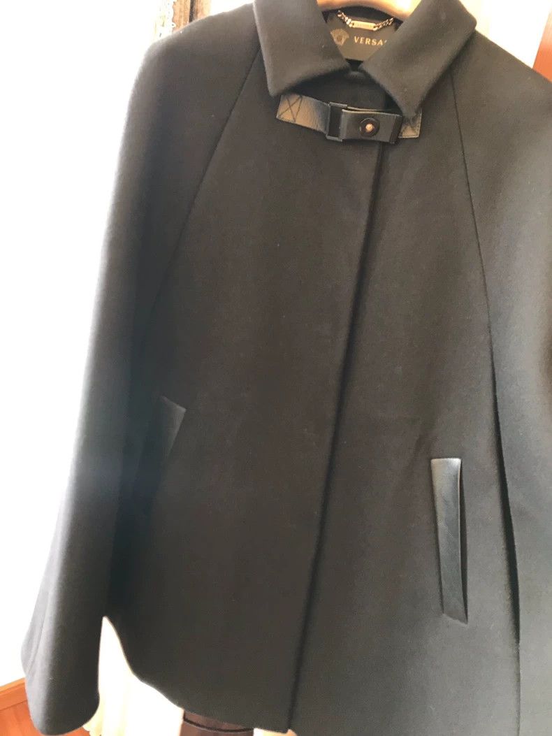 Versace Versace Women's wool cape coat Size S / US 4 / IT 40 - 2 Thumbnail