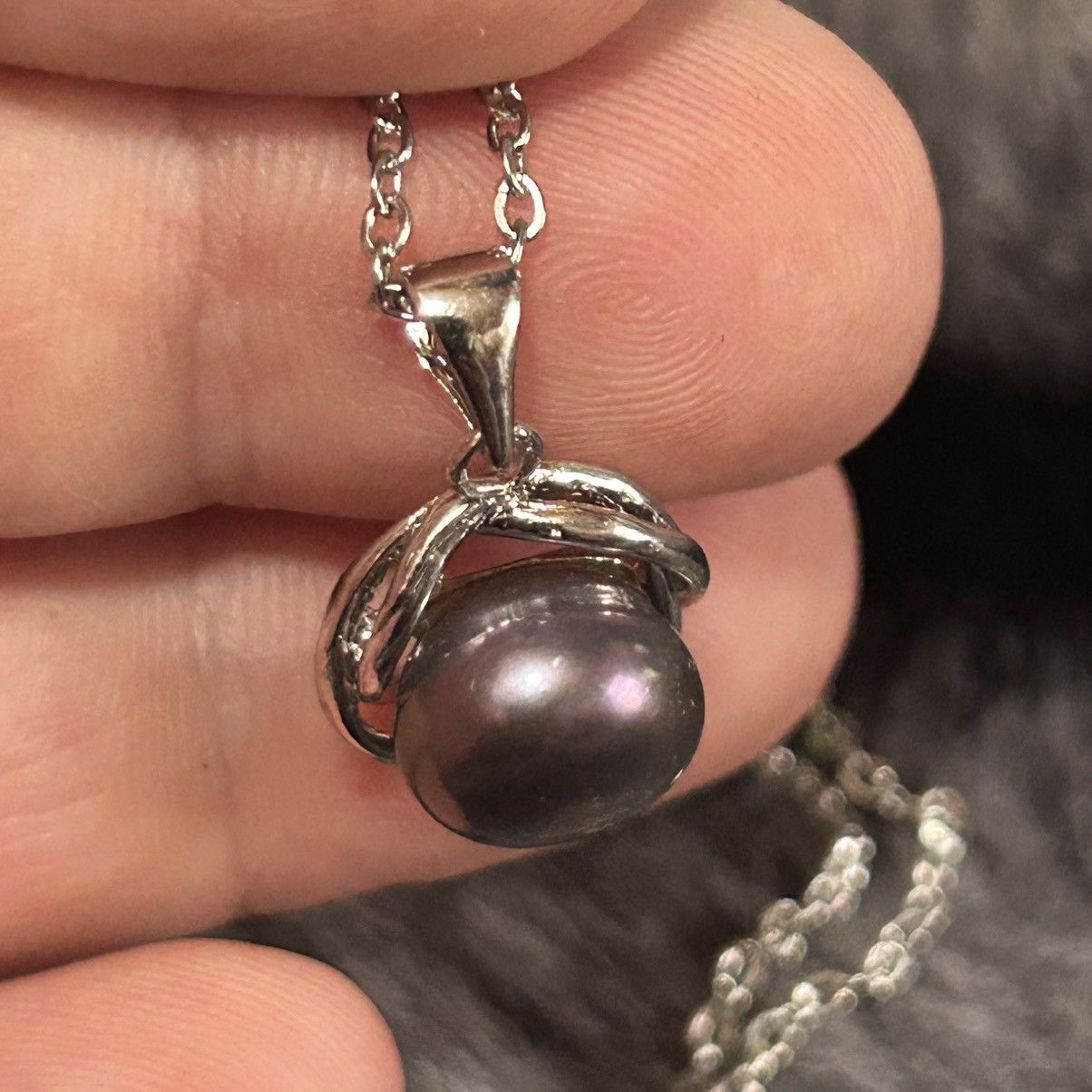 Handcrafted genuine fresh water pearl pendant necklace
