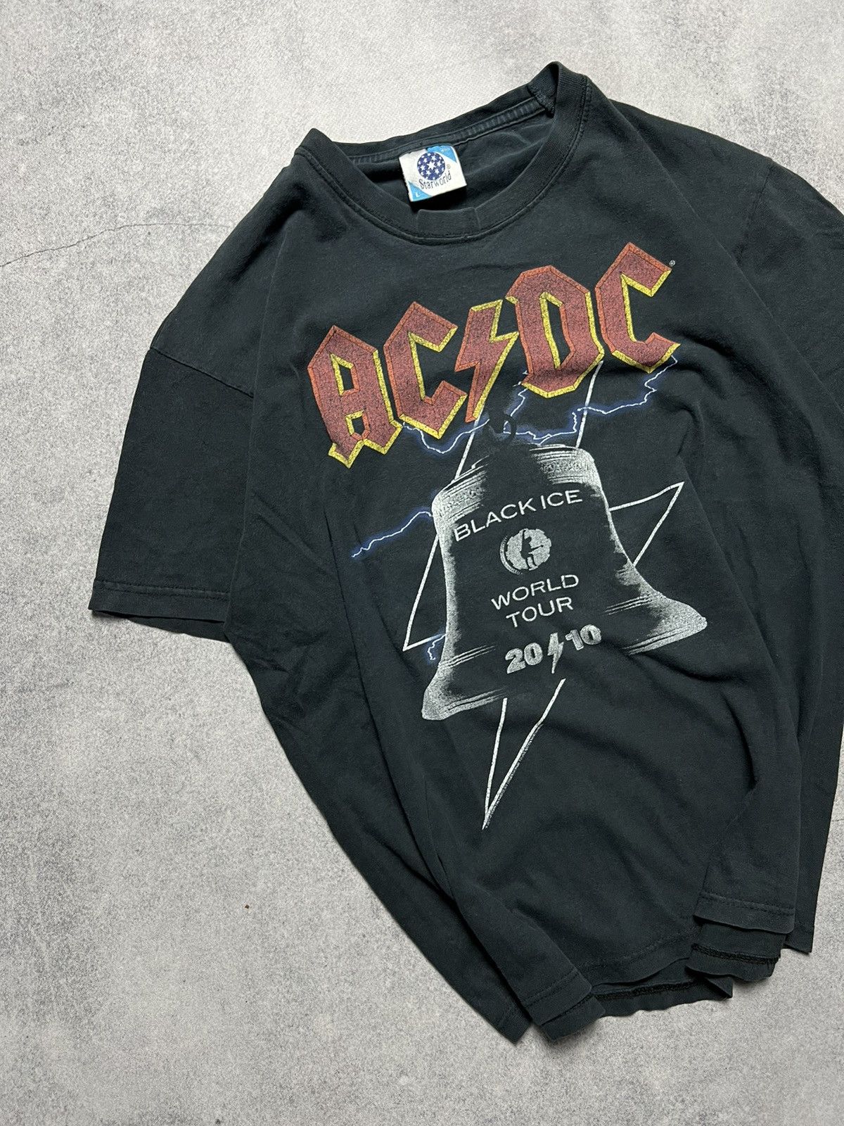 Band Tees Vintage AC/DC World Tour Black Ice 2010 Faded Distressed Tee Size US L / EU 52-54 / 3 - 2 Thumbnail