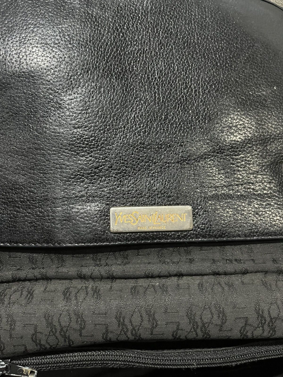 Yves Saint Laurent Authentic Yves Saint Laurent logo stitch shoulder bag Size ONE SIZE - 18 Thumbnail