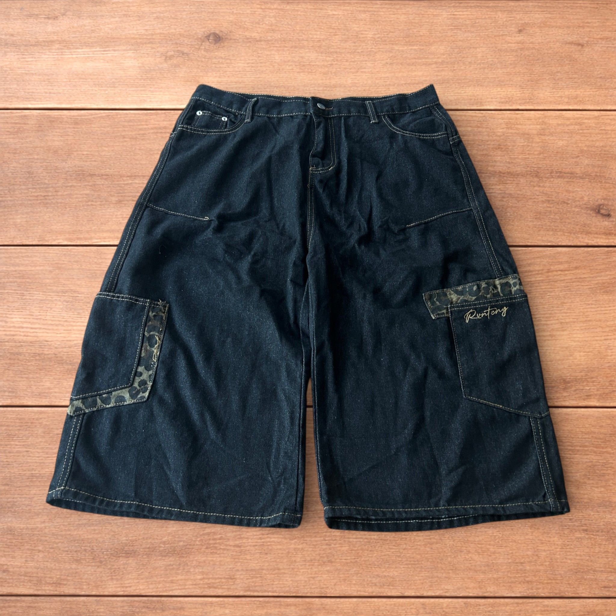 Japanese Brand Vintage style baggy jorts shorts w. leopard print in black. Size US 36 / EU 52 - 2 Thumbnail