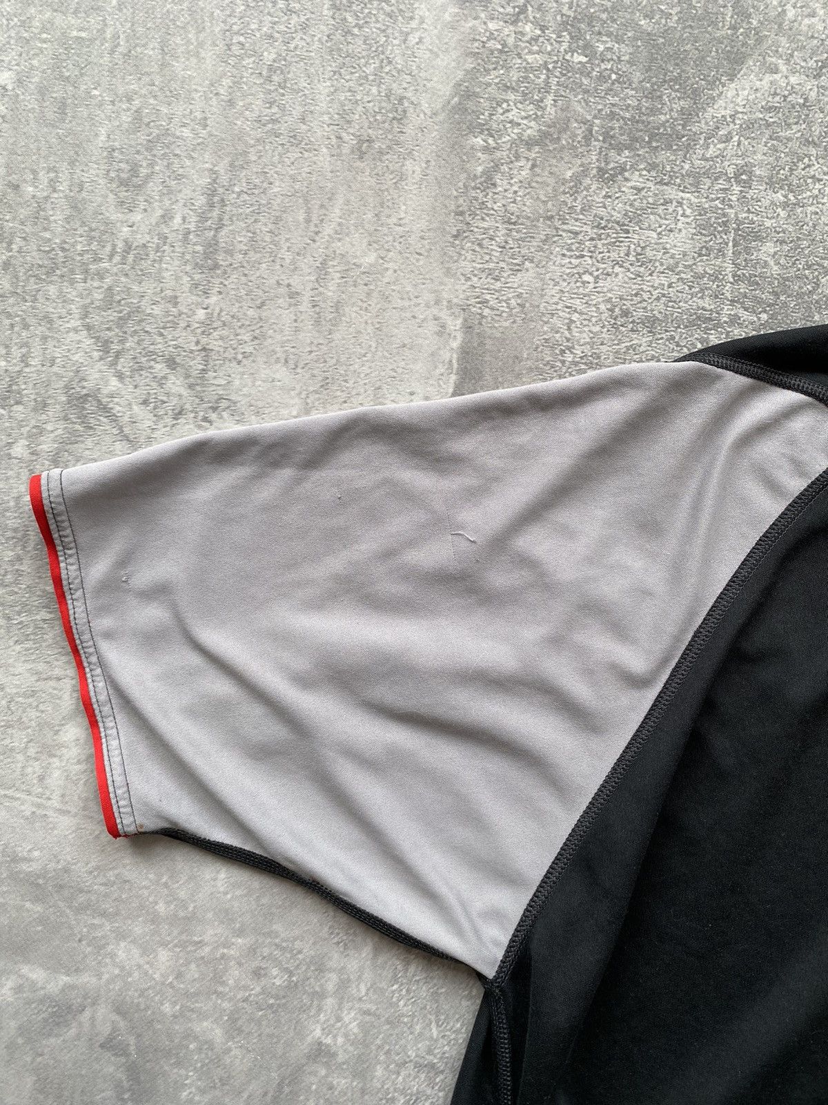 Vintage Vintage 2002/2003 FC Liverpool Carlsberg Reebok Rare T-shirt Size US XL / EU 56 / 4 - 8 Thumbnail