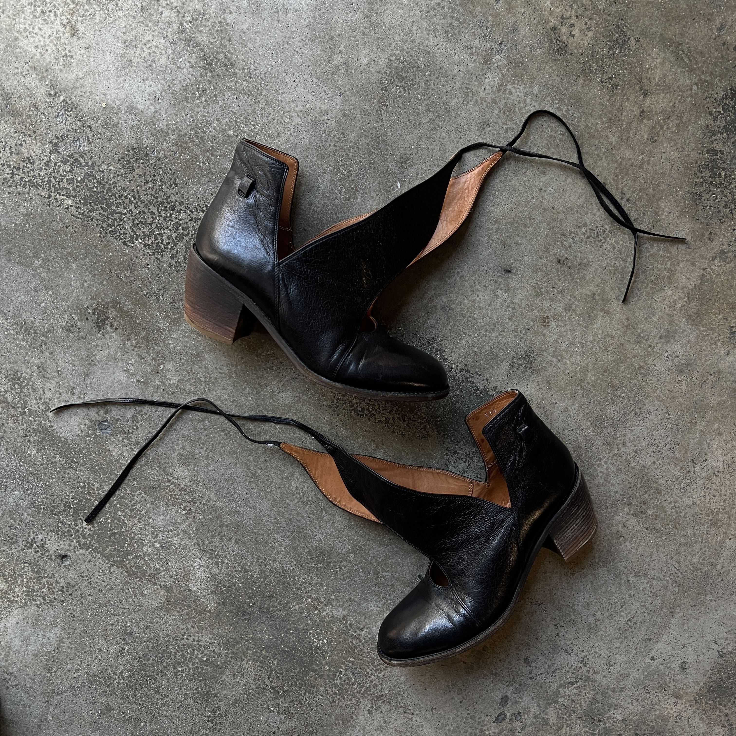 Dries Van Noten Dries Van Noten Back Tie Ankle Boots Size US 6.5 / IT 36.5 - 10 Thumbnail