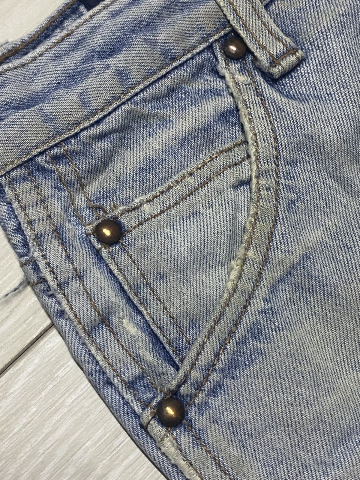 Japanese Brand Vintage Bee Bell Dirty Mud Wash Distressed Baggy Jeans Size US 31 - 11 Thumbnail