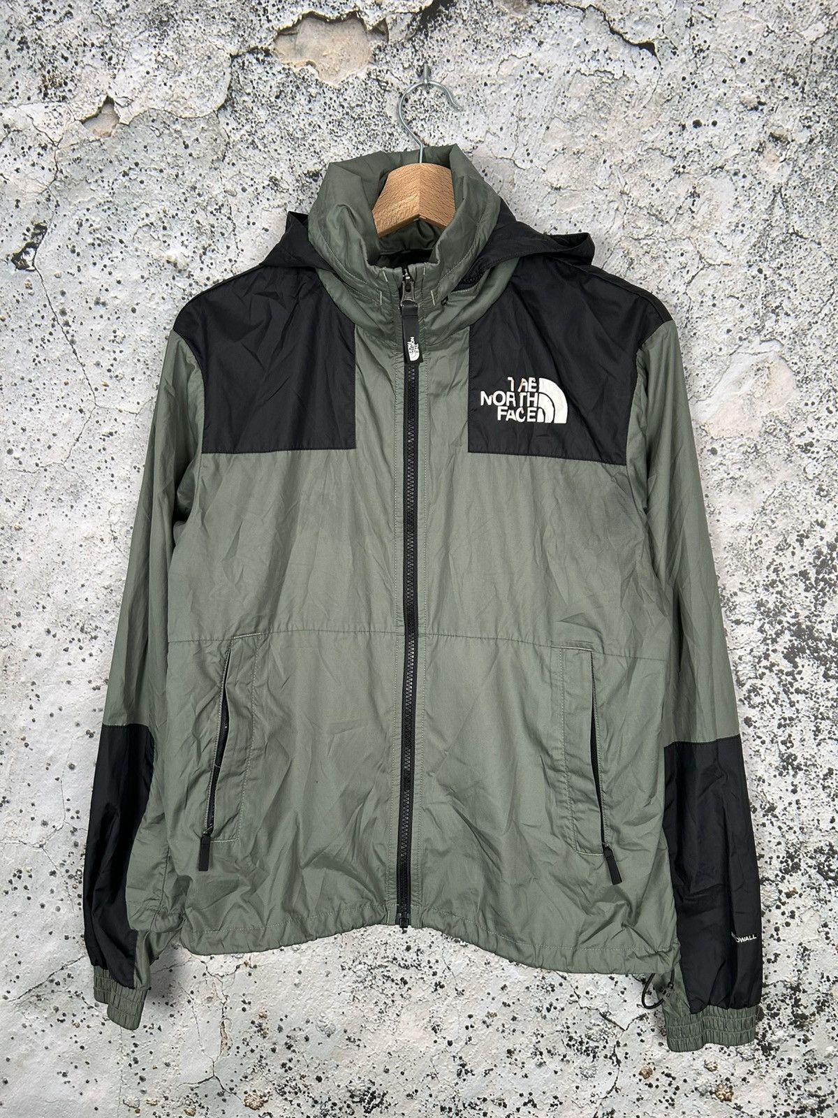 The North Face The North Face Gorpcore Outdoor Light Rain Jacket Size M / US 6-8 / IT 42-44 - 1 Thumbnail