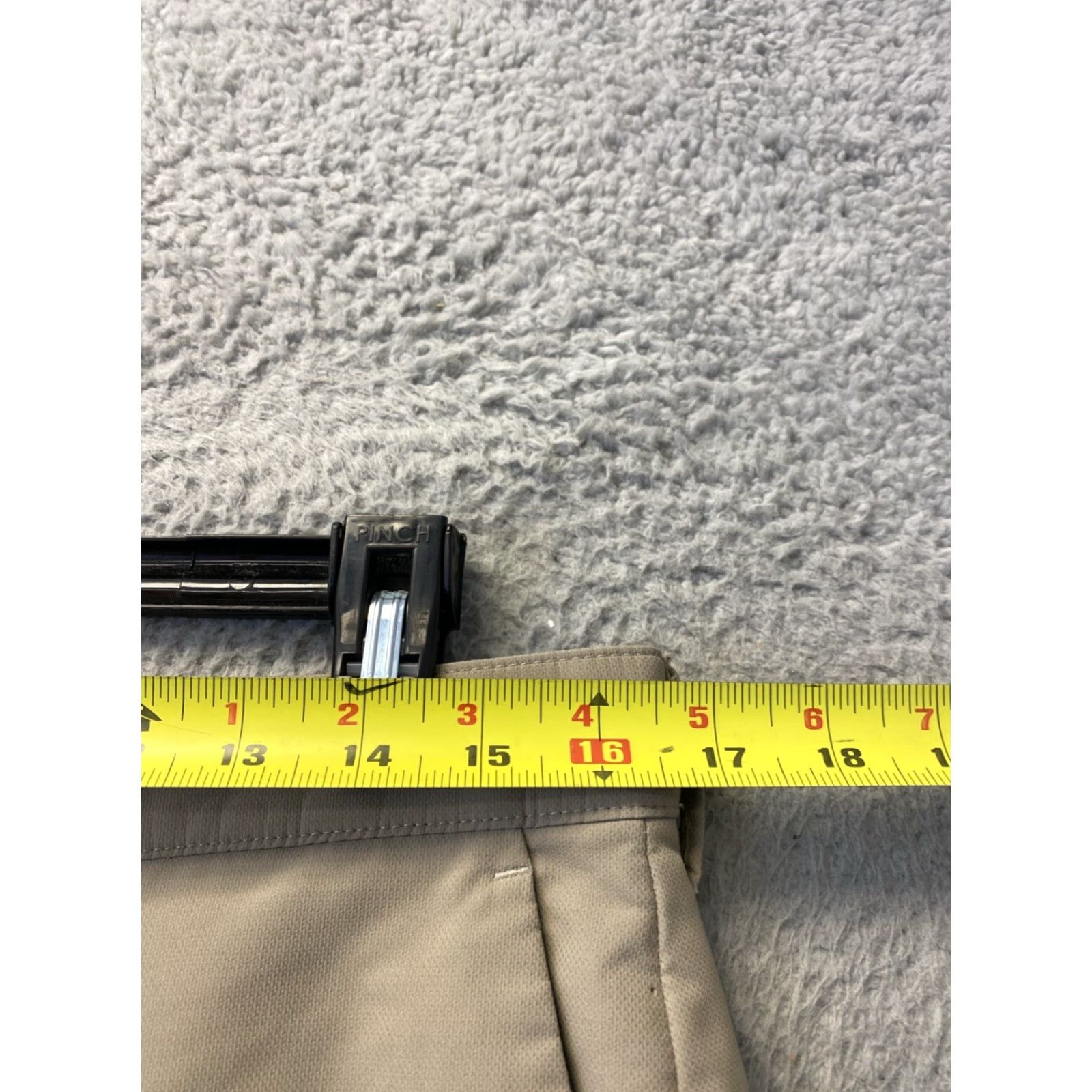 Banana Republic BANANA REPUBLIC HICKING - PANTS - Men - Slim Fit 33x32 - Tan - Golf/Khaki Solid Flat Front Zip Pockets - 131-24 Size US 33 - 4 Thumbnail