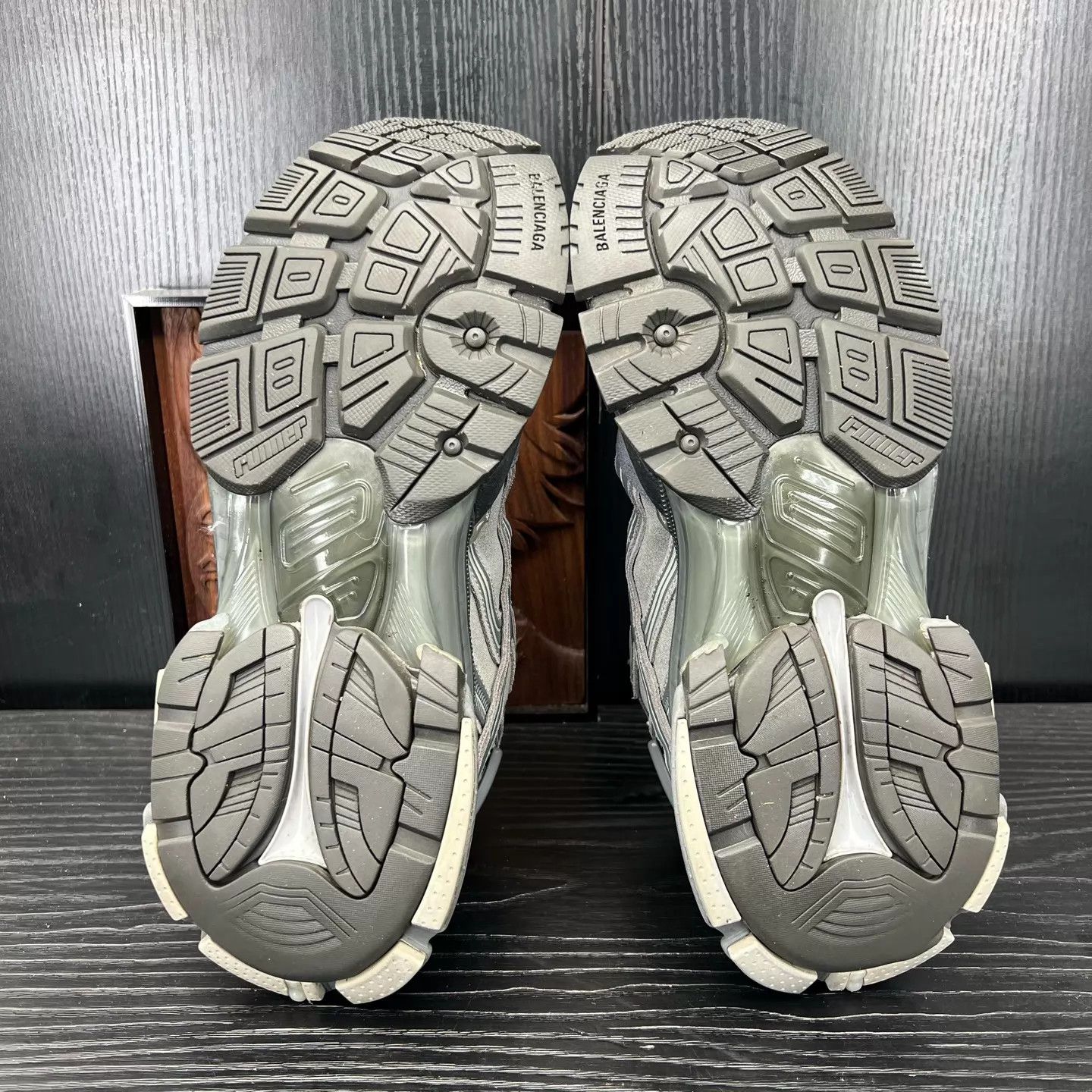 Balenciaga Balenciaga Runner Gray 40 (2 wears, like new) Size US 7 / EU 40 - 8 Thumbnail