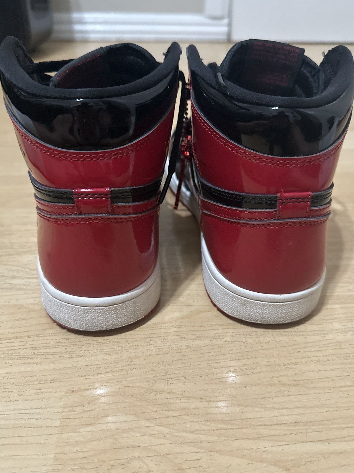 Jordan Brand Jordan 1 Retro High OG “Patent Bred” Size US 8.5 / EU 41-42 - 4 Thumbnail