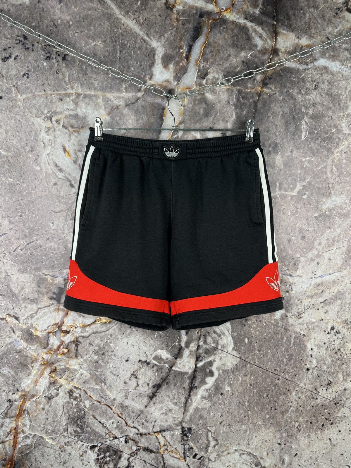 Adidas Adidas Originals Trefoil Black Red Athletic Shorts Size M Size US 34 / EU 50 - 1 Thumbnail