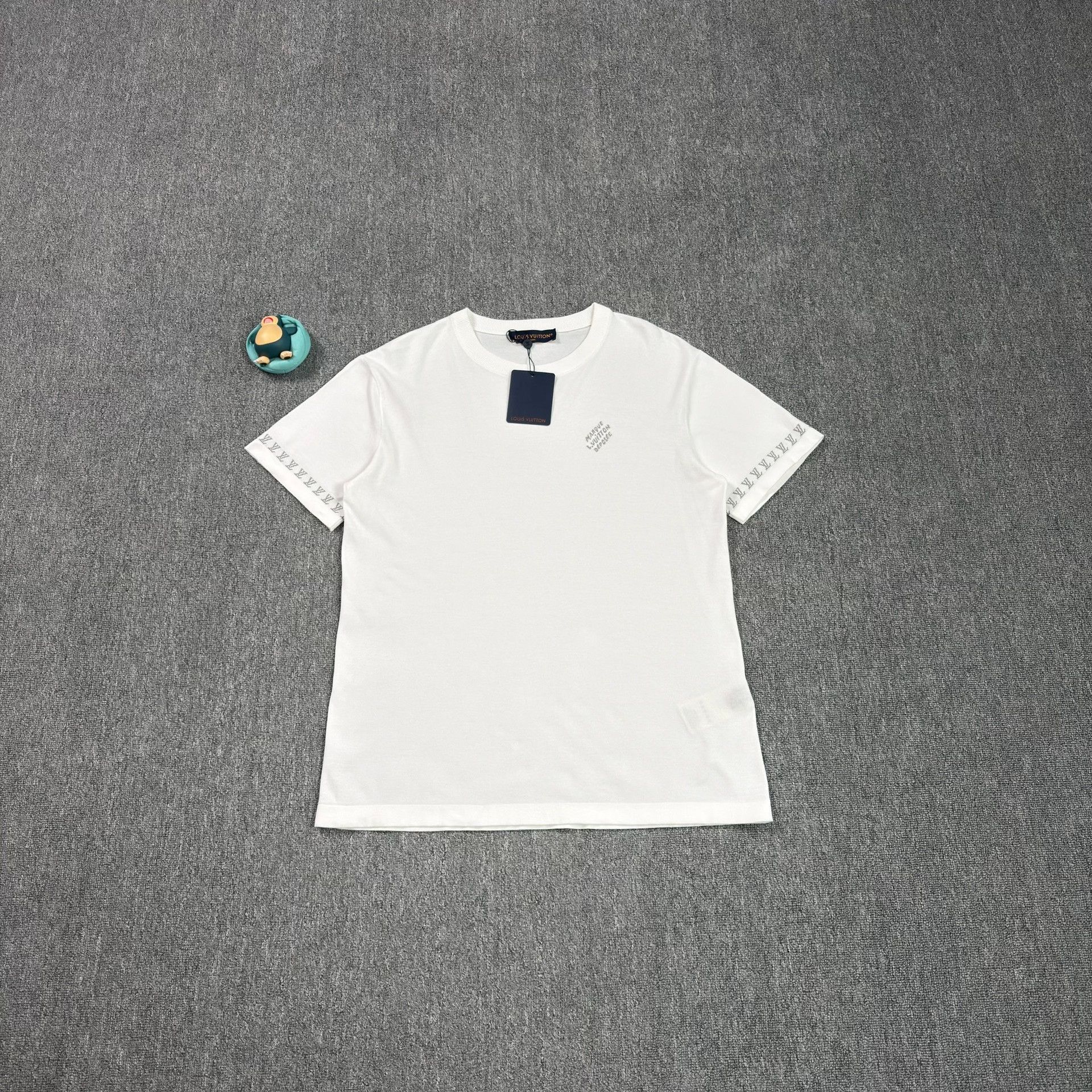 Louis Vuitton Louis Vuitton Logo Cuff T-Shirt Size M Size US M / EU 48-50 / 2 - 1 Thumbnail