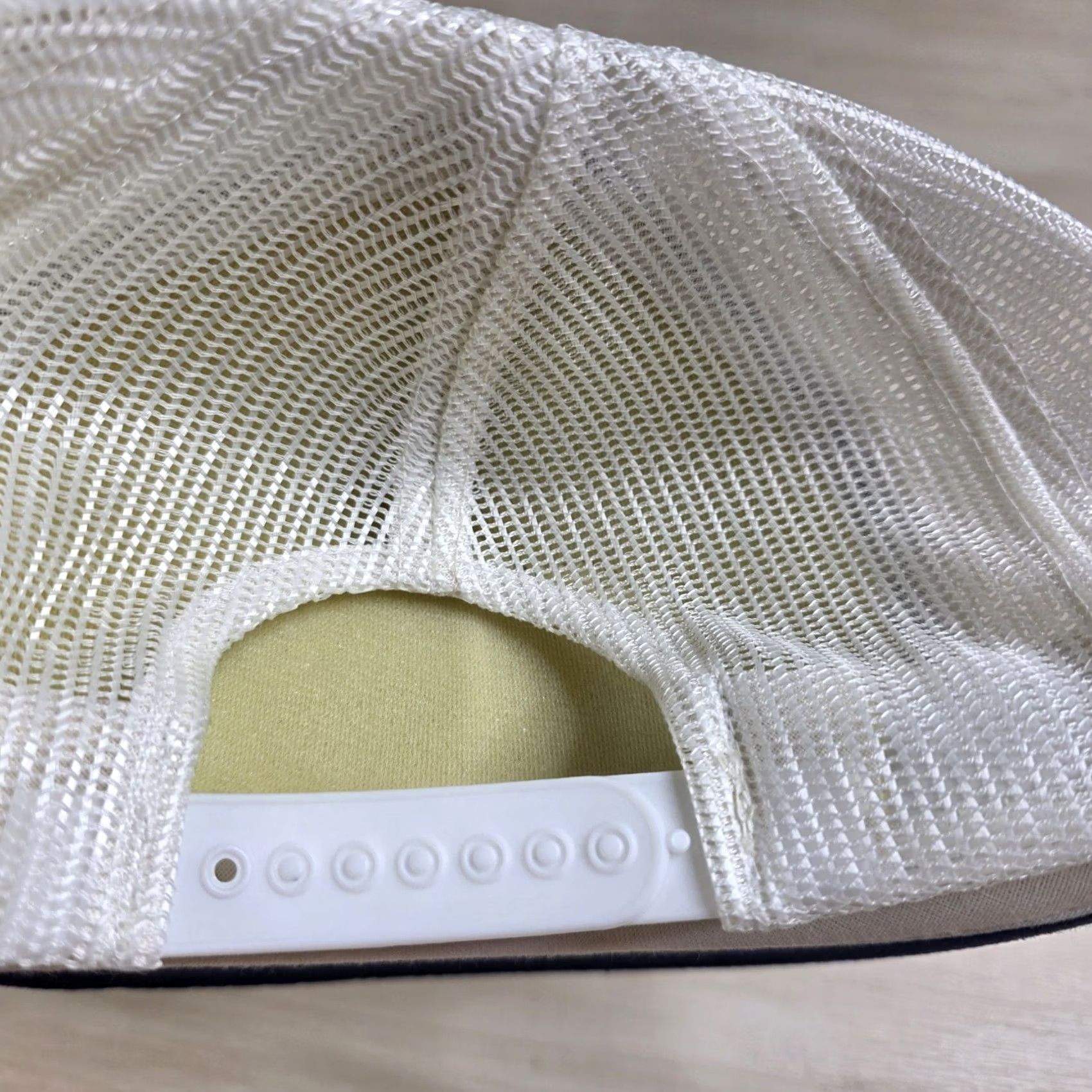 Vintage VINTAGE Cardinal Quarter Horse Wisconsin Snapback Trucker Hat Deadstock one size Adult Men White Adjustable Horse Theme Spring Summer Size ONE SIZE - 5 Thumbnail