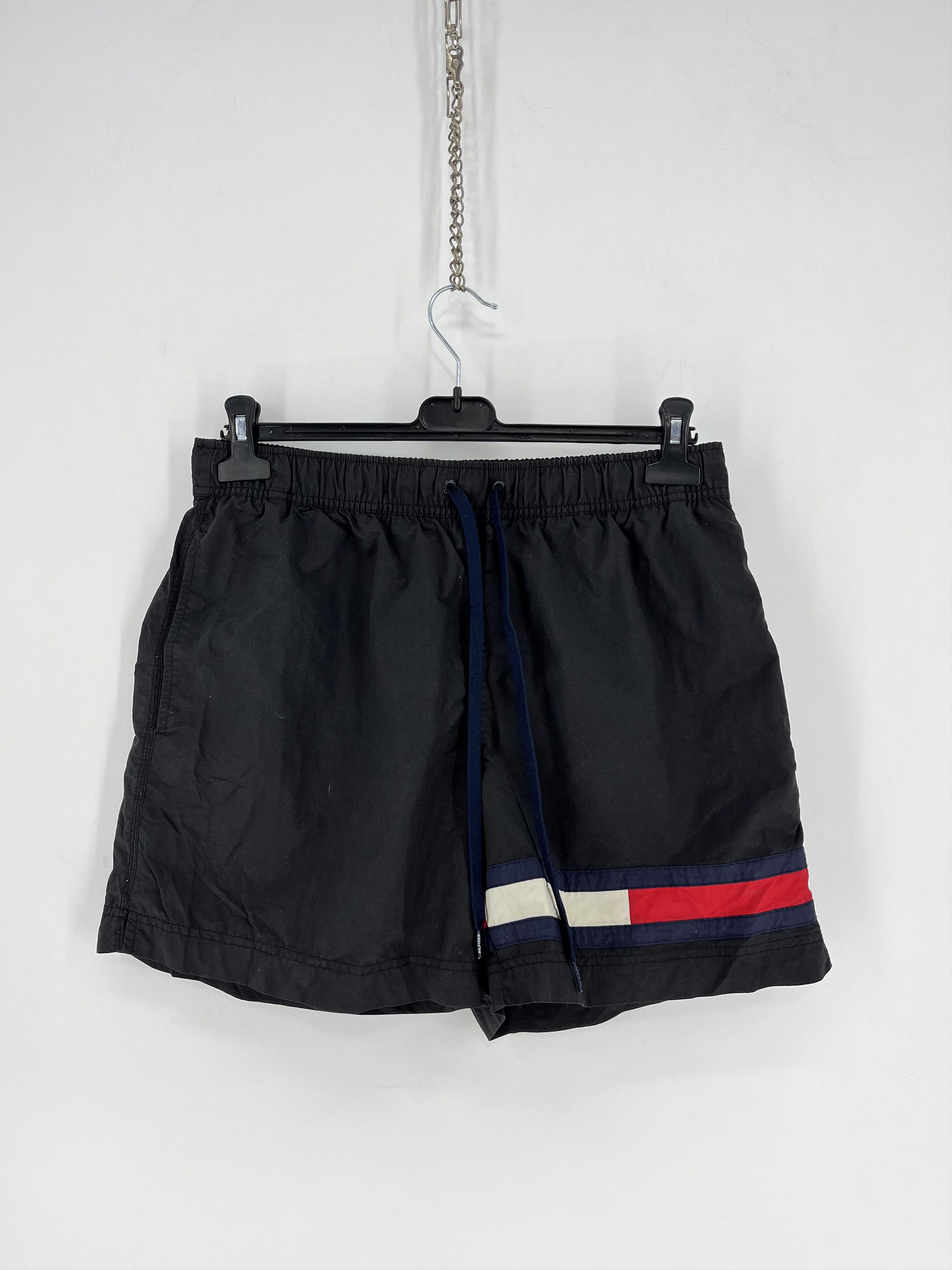 Tommy Hilfiger 90s Vintage Tommy Hilfiger Navy Nylon Big Logo Shorts Travis Size US 34 / EU 50 - 1 Thumbnail