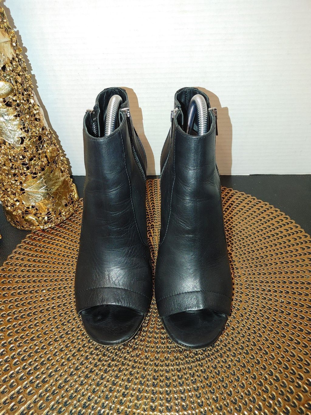 Vince Camuto Vince Camuto leather booties Size 8.5 Size US 8.5 / IT 38.5 - 1 Thumbnail