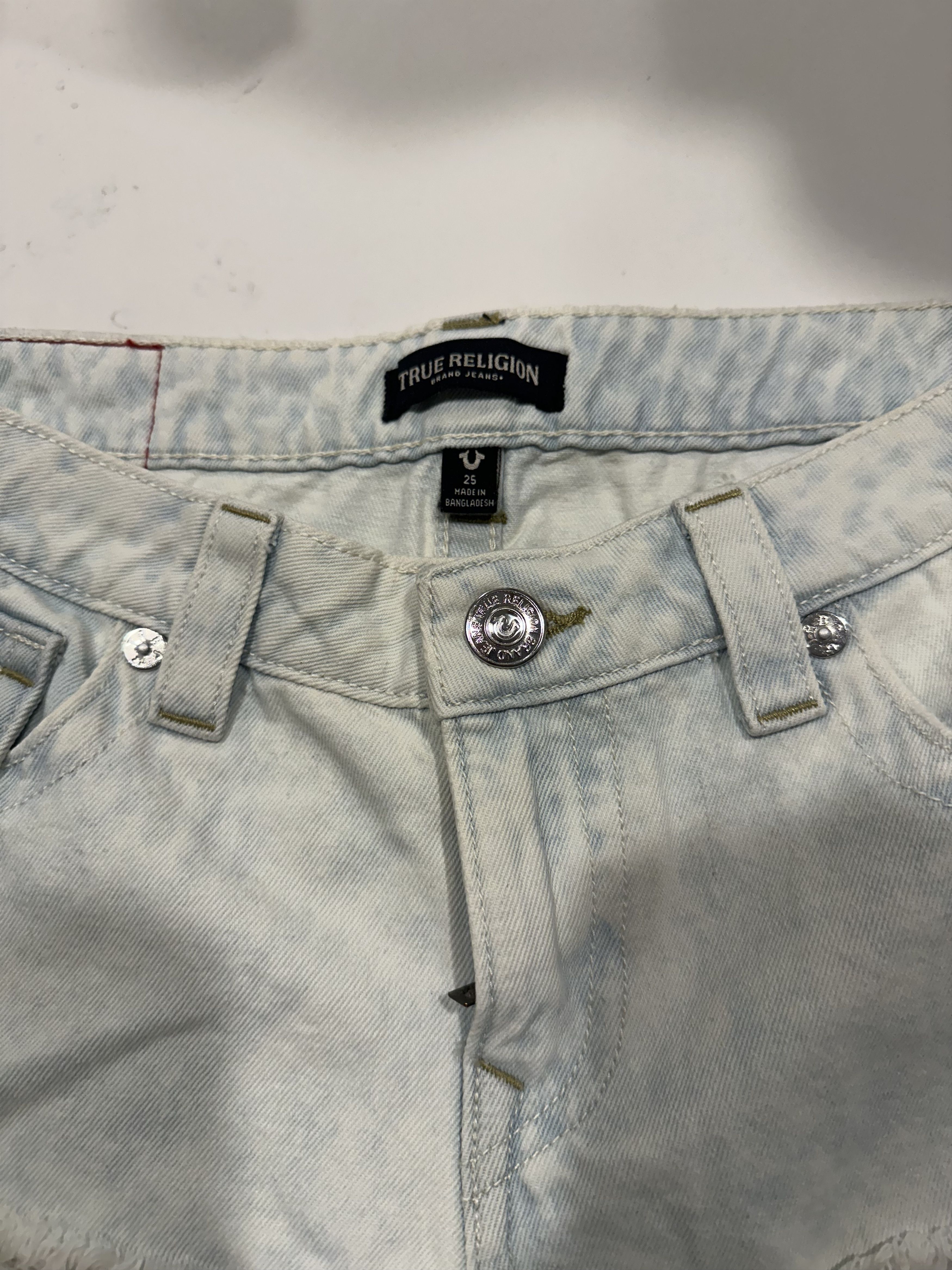 True Religion Gal W Destroy Mid Rise Booty Short Size 25" / US 0 / IT 36 - 2 Thumbnail