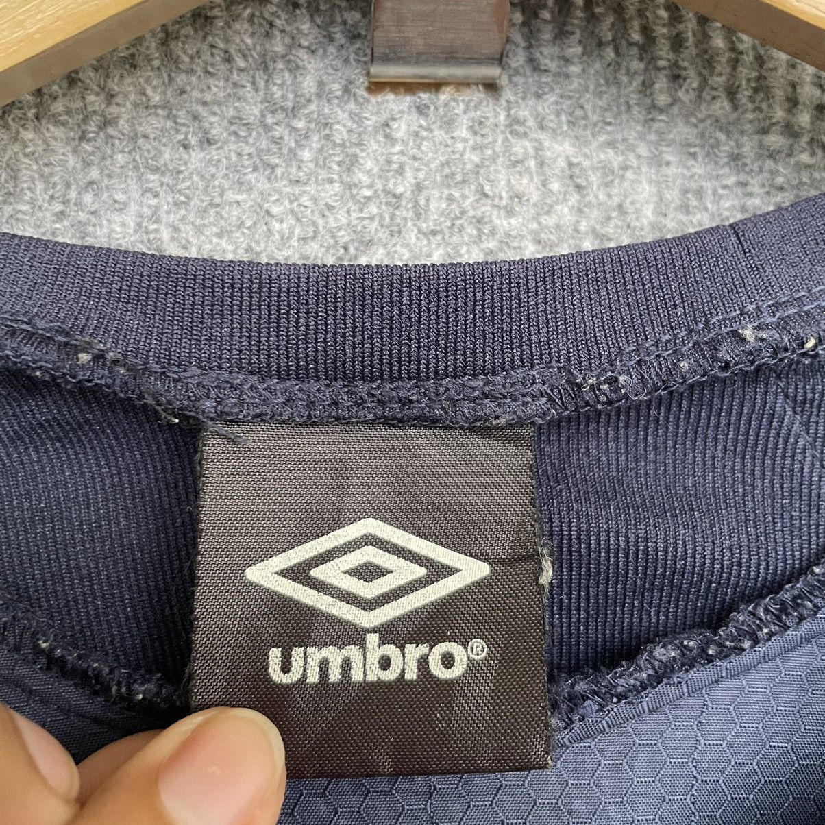 Umbro × Vintage 1990s Umbro Center Logo Nylon Sweatshirt Size US L / EU 52-54 / 3 - 4 Thumbnail