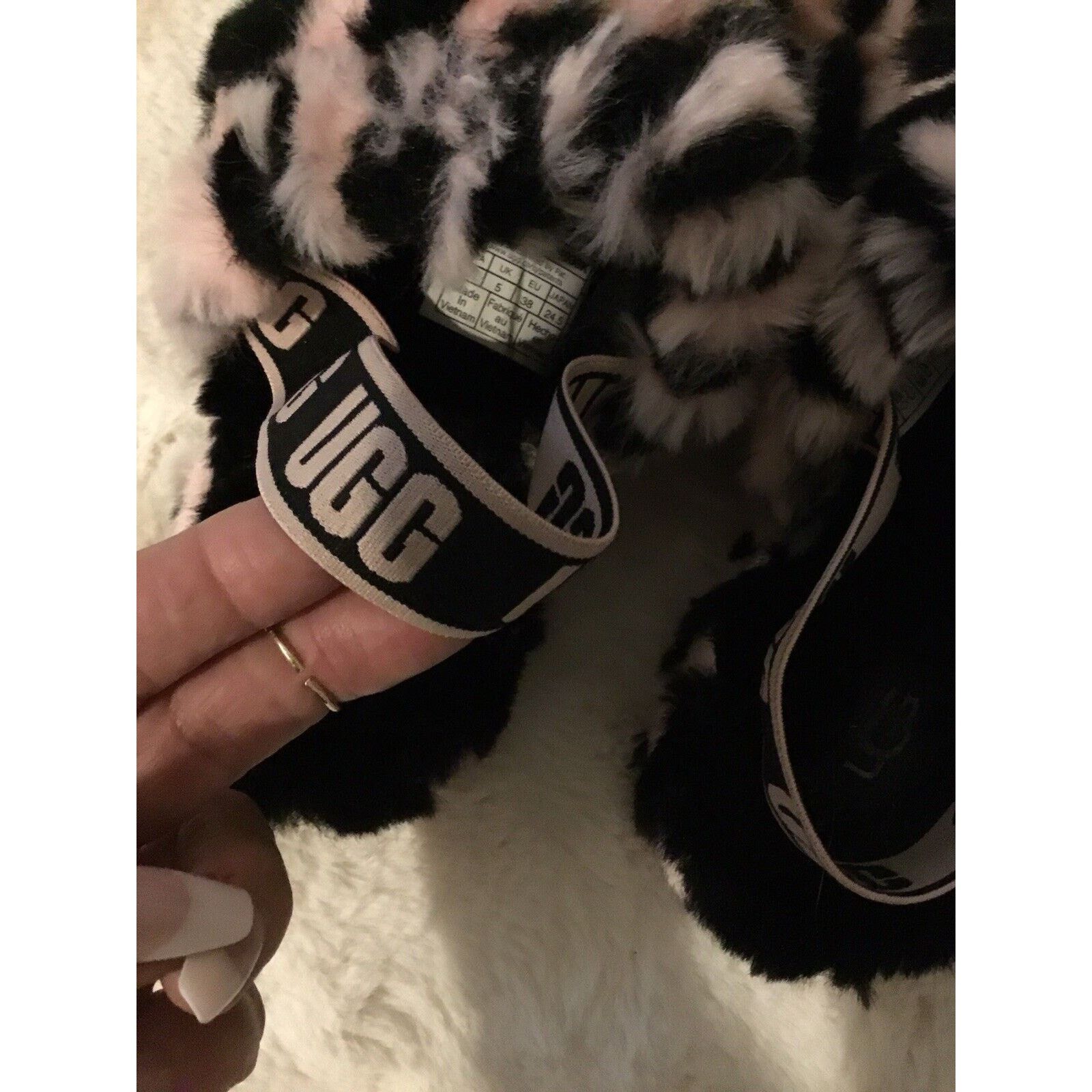 Ugg UGG Slippers Pink & Black Animal Faux Fur Women’s Sz 6 Soft Size US 6 / IT 36 - 6 Thumbnail