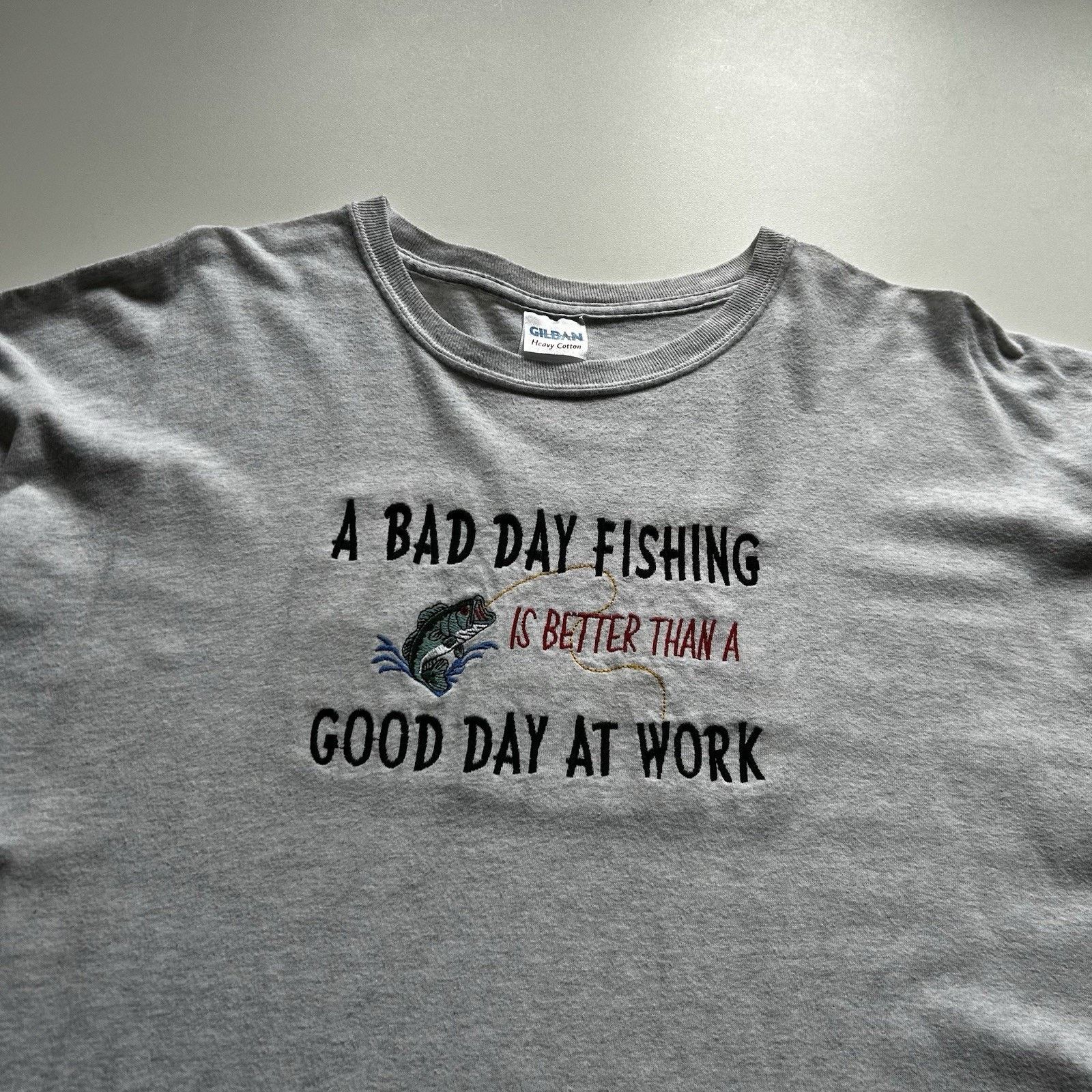 Gildan Vintage Funny Fishing T Shirt XL Y2K Good Day At Work Rare Size US XL / EU 56 / 4 - 2 Thumbnail