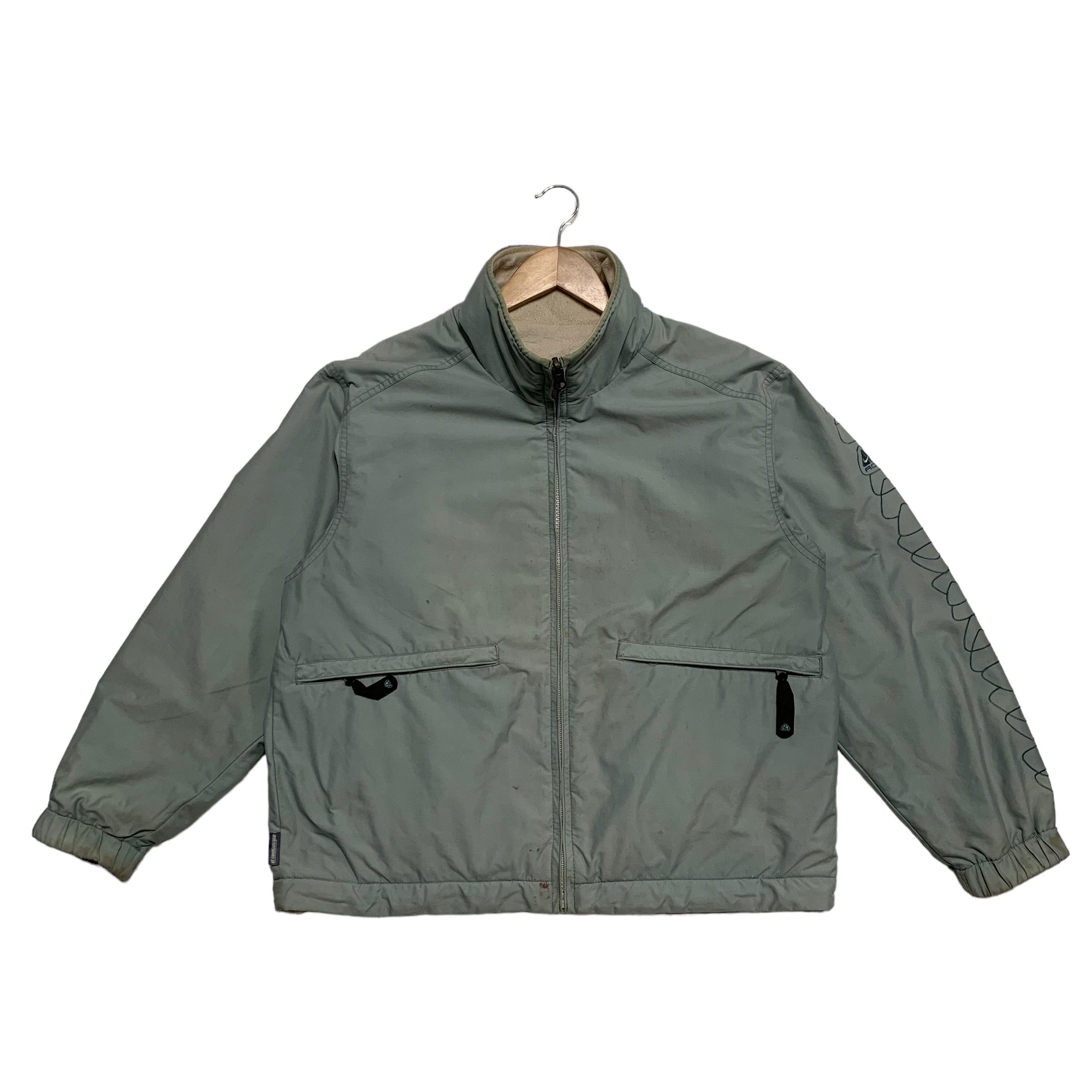 image of Nike Acg Reversible Jacket in Green, Men's (Size Small)