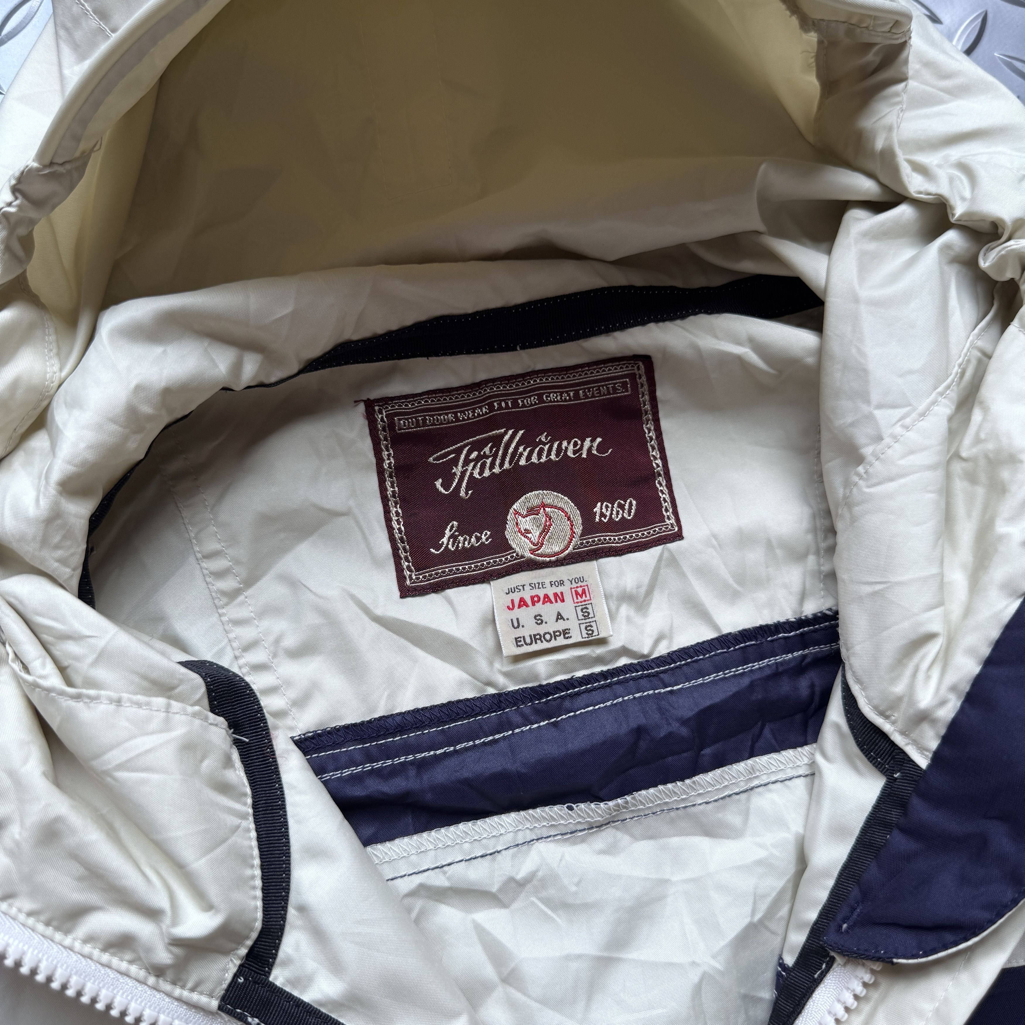 Fjallraven Vintage Fjällräven Packable Hooded Windbreaker Jacket Size US M / EU 48-50 / 2 - 6 Thumbnail
