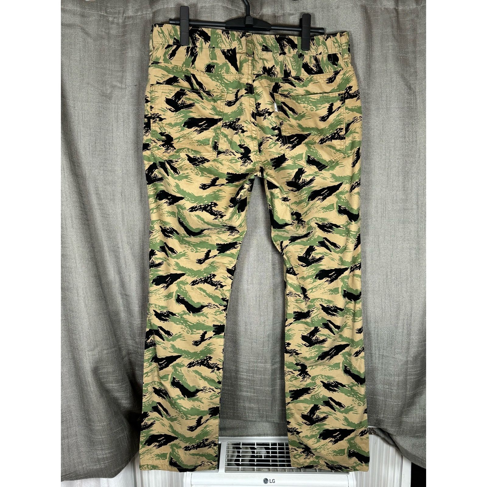Levi's Levi Camo True Straight Flat Button Fly Green Military Pants Size US 34 / EU 50 - 2 Thumbnail