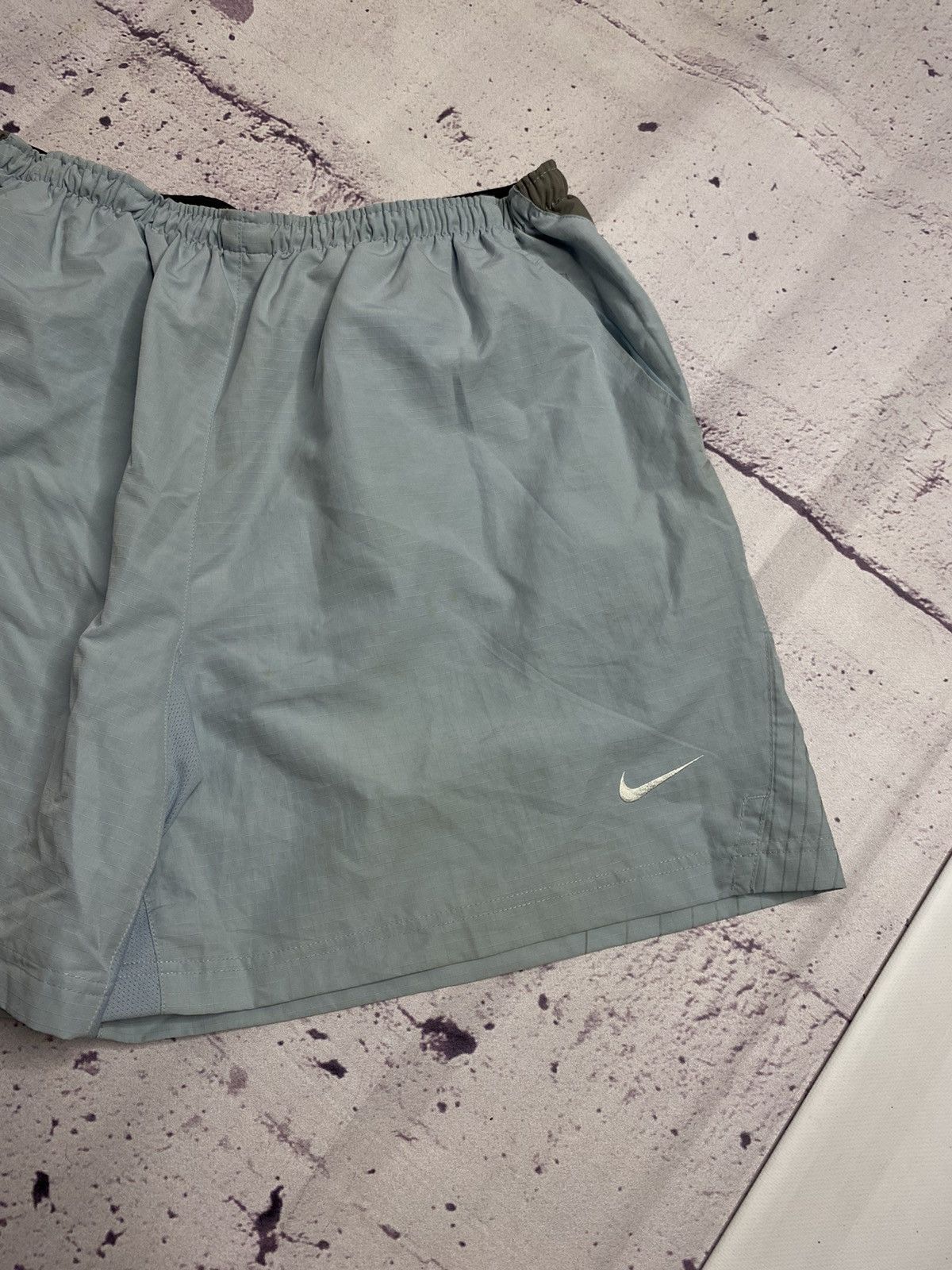 Nike Men's vintage distressed Nike y2k shorts vintage Size US 38 / EU 54 - 1 Thumbnail