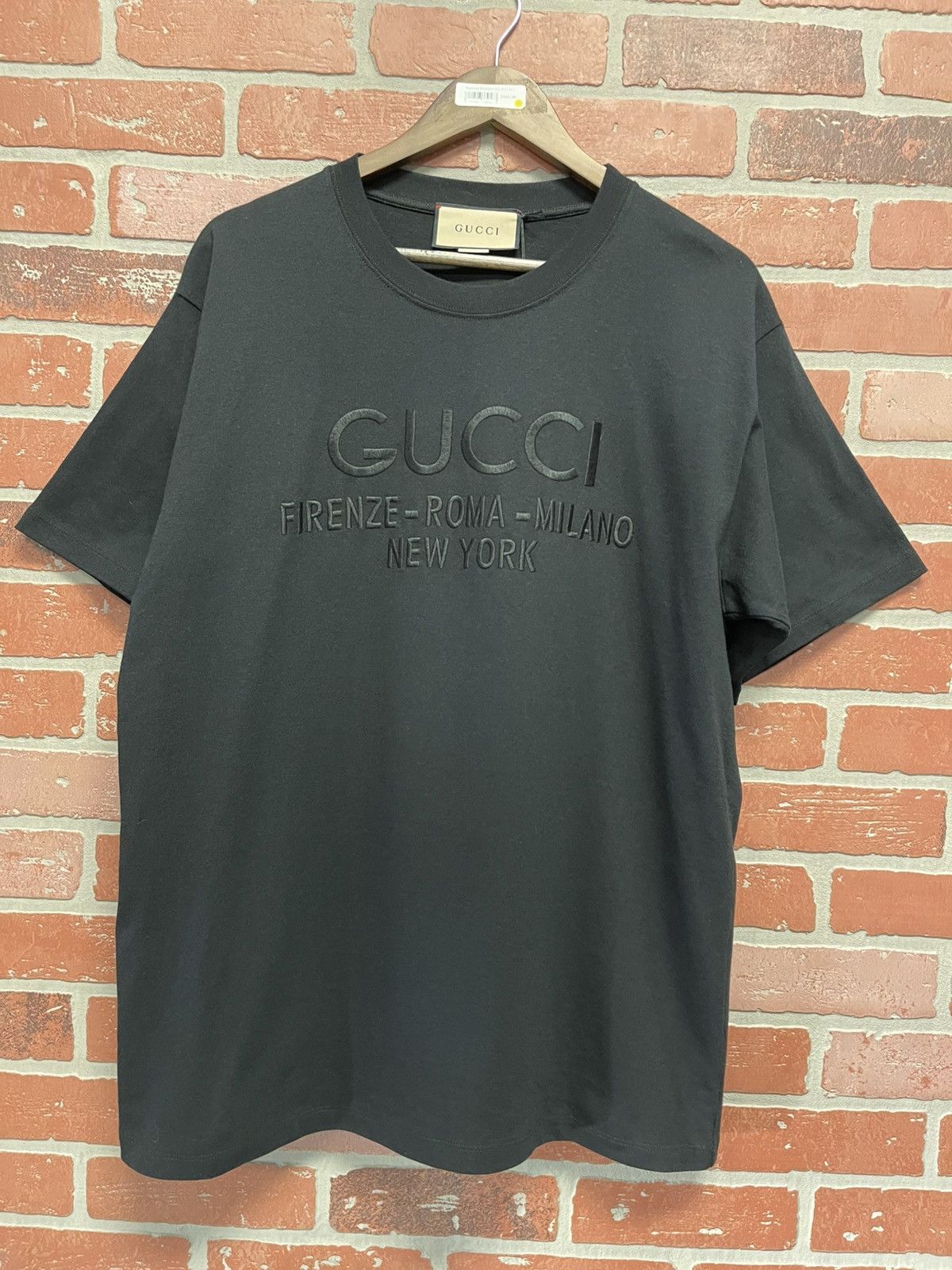 Gucci Size M - Gucci Embroidered Tee Black Brand New Size US M / EU 48-50 / 2 - 1 Thumbnail