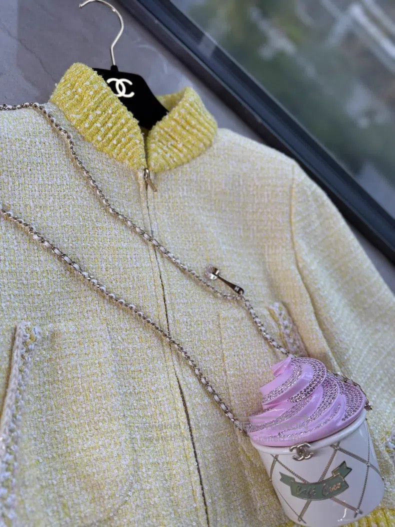 Chanel Chanel 19s beach series chick yellow sequin short-sleeved Size XS / US 0-2 / IT 36-38 - 4 Thumbnail