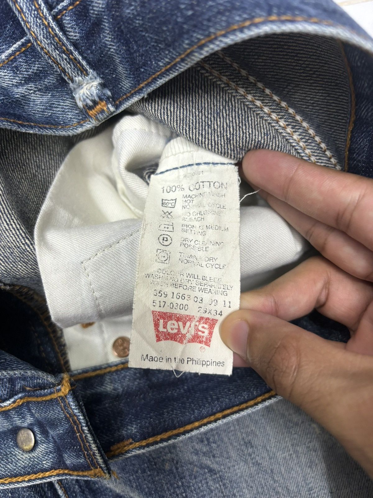 Levi's VINTAGE LEVIS 517 FLARE BOOTCUT DISTRESSED DENIM JEANS Size US 29 - 12 Thumbnail