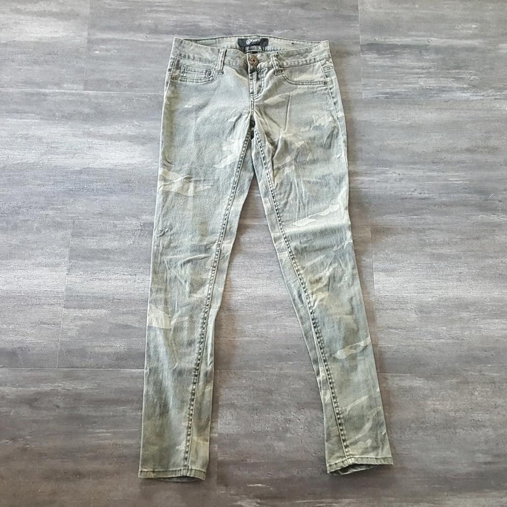 Designer Camo Faded Rewash Skinny Pant Size 30" / US 8 / IT 44 - 1 Thumbnail