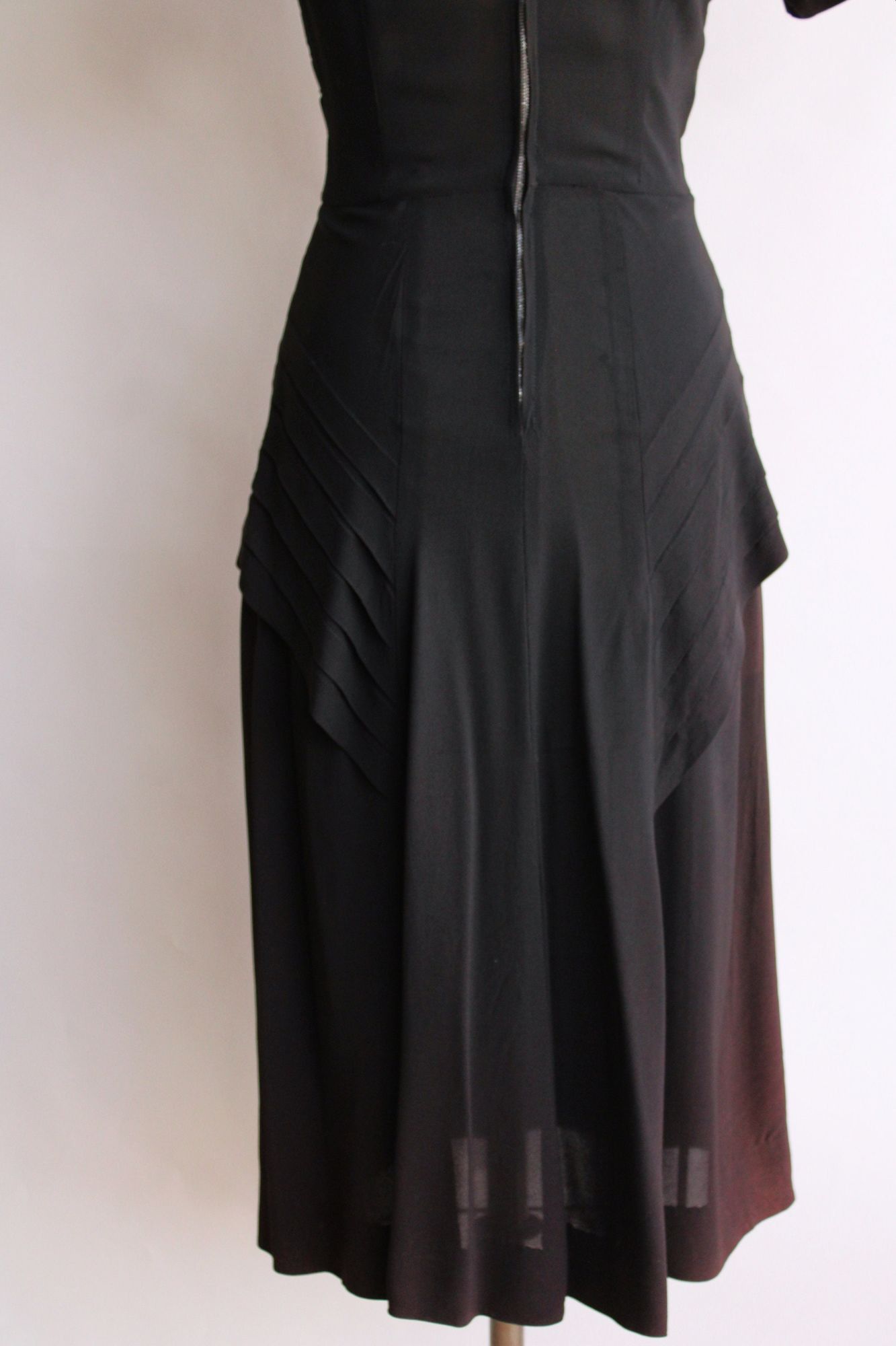Vintage Vintage 1940s Dress, Black Rayon Dress With Soutache Trim, P Size M / US 6-8 / IT 42-44 - 8 Thumbnail