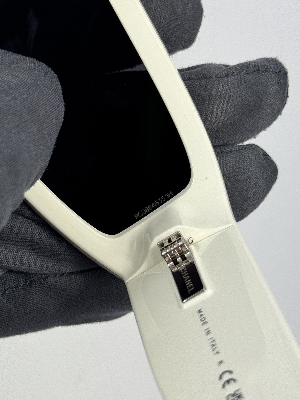 Chanel CHANEL SHIELD SUNGLASSES Size ONE SIZE - 9 Thumbnail