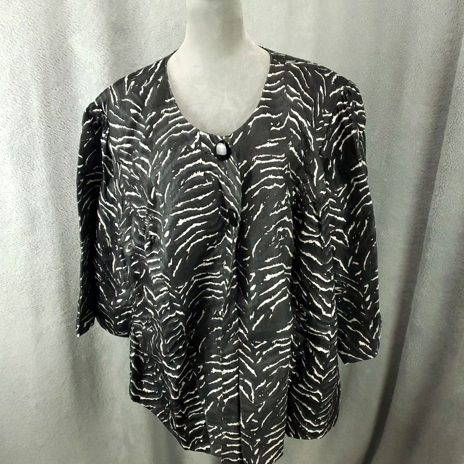Vintage Womens Jacket 3X Black Shimmer Button Up Lined Nylon 3/4 Sleeve Maggie Barnes Plus Size 26W 28W Coat/Outerwear Size XXL / US 16-18 / IT 52-54 - 2 Thumbnail