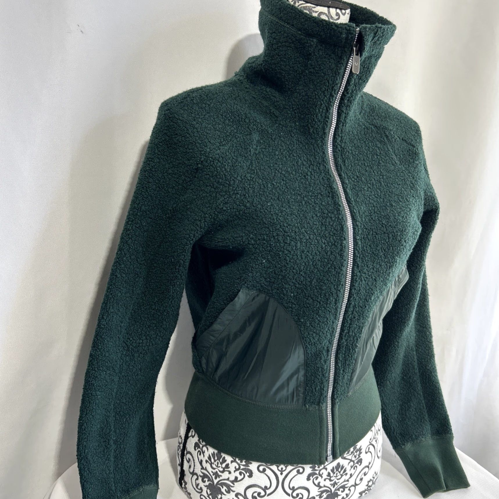 Lululemon Lululemon So Sherpa Crop Bomber Jacket Women Size 4 Green Full Zip Wool Blend, Cropped, Pockets, High Neck, Athleisure, 100% Polyester Lining Size S / US 4 / IT 40 - 2 Thumbnail